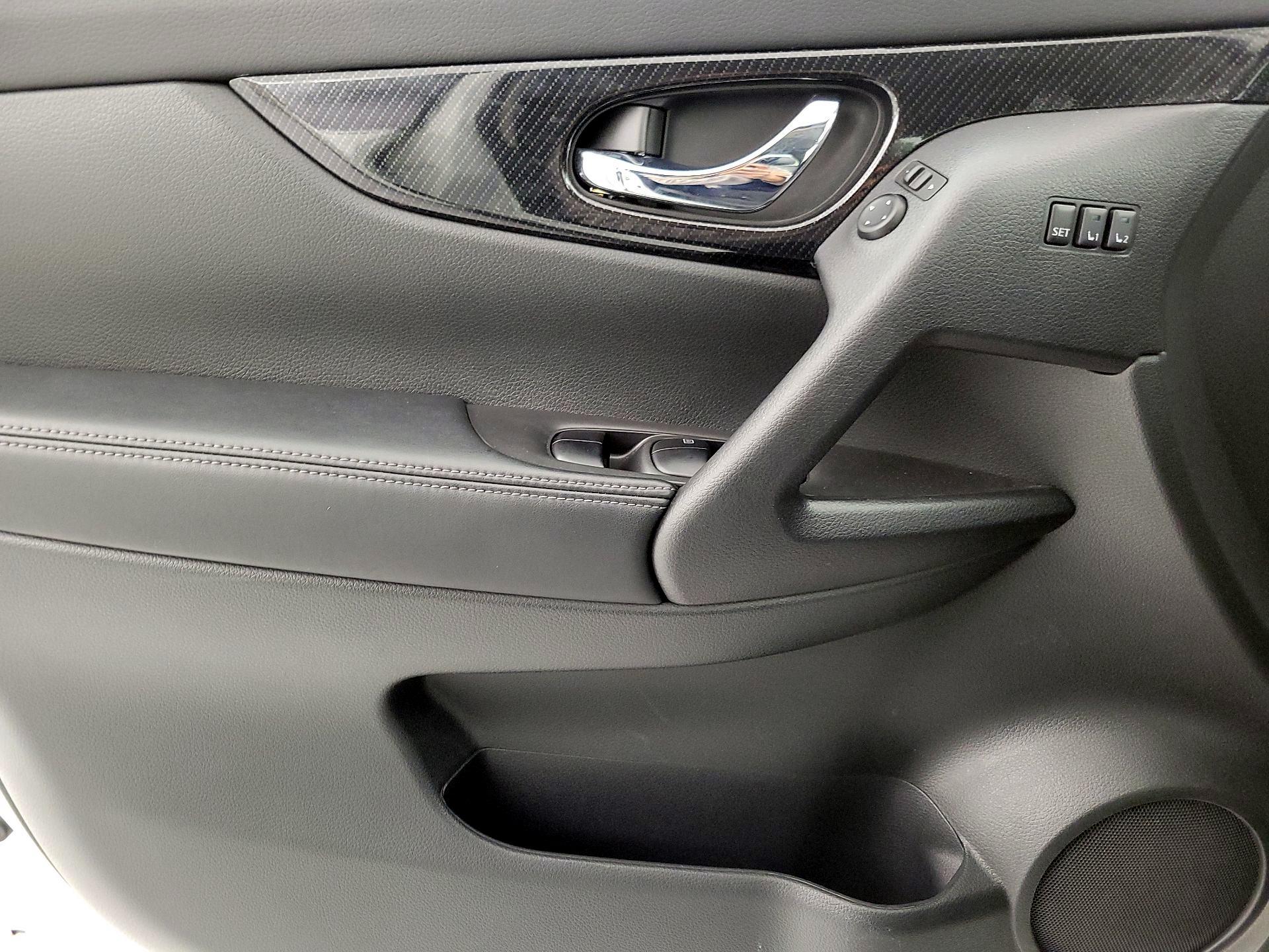 Thumbnail: 2019 Nissan Rogue - 12