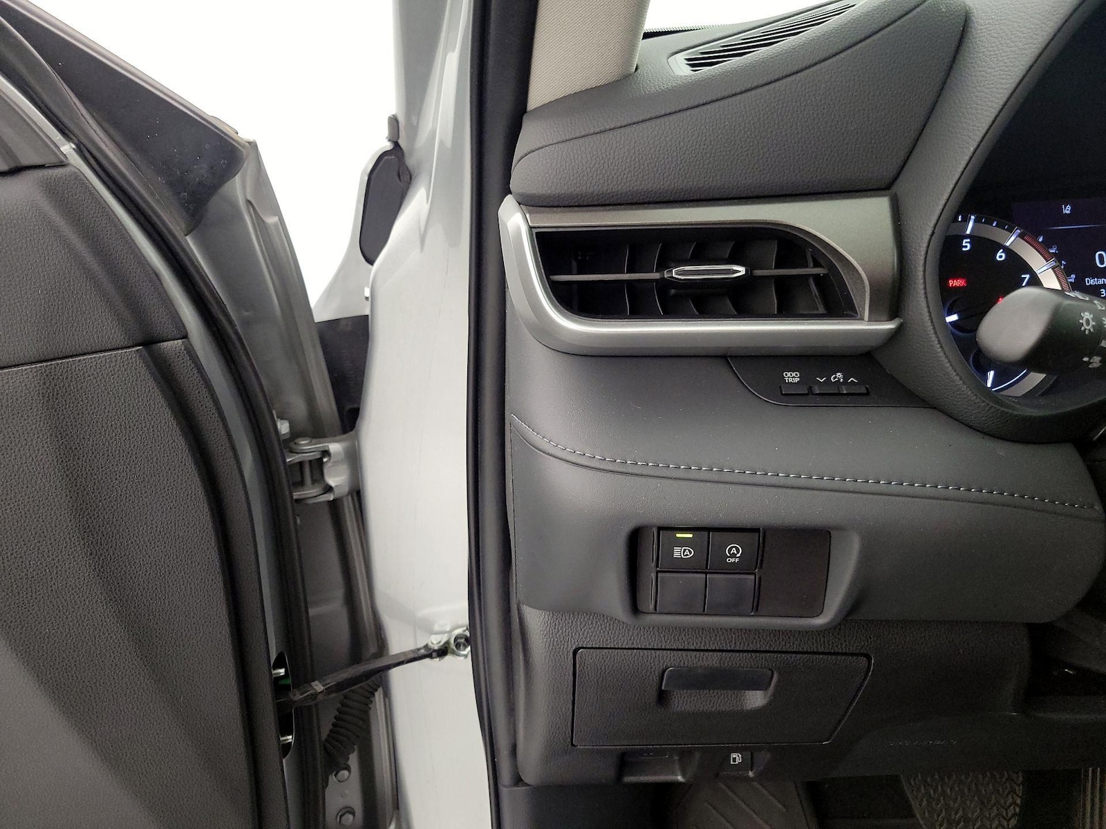 2023 Toyota Highlander L - Photo 14
