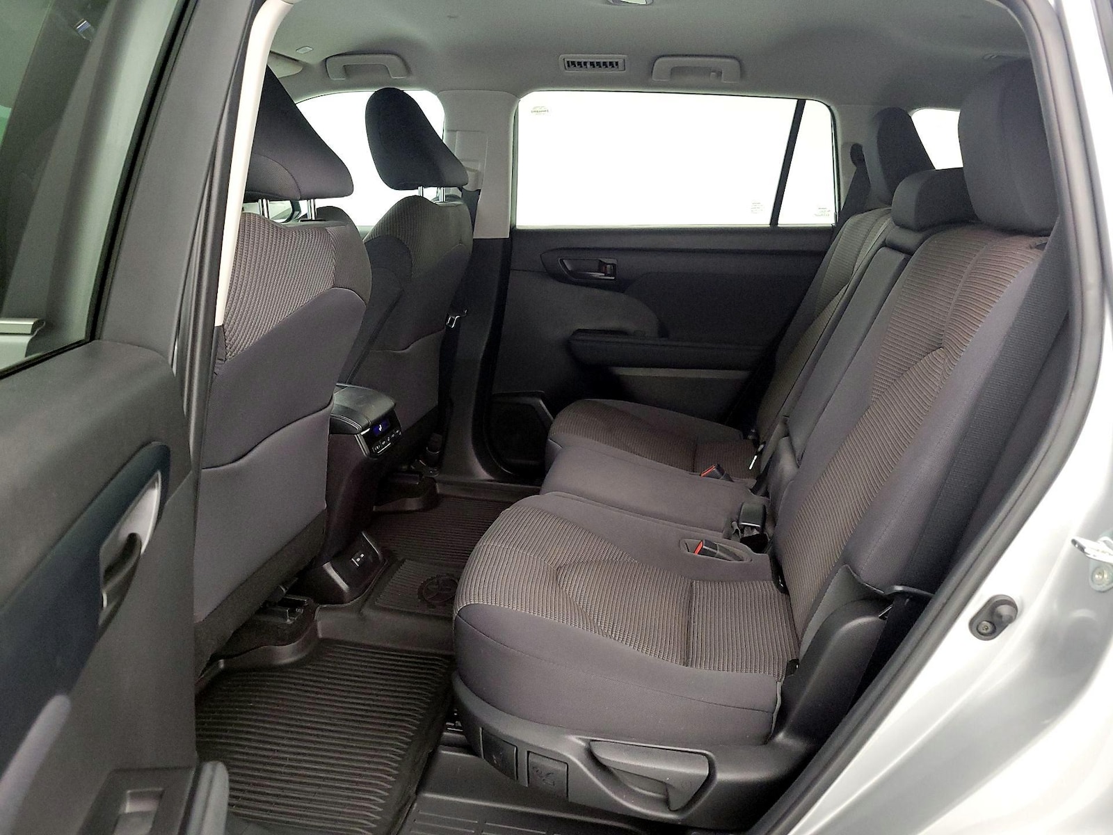 2023 Toyota Highlander L - Photo 20