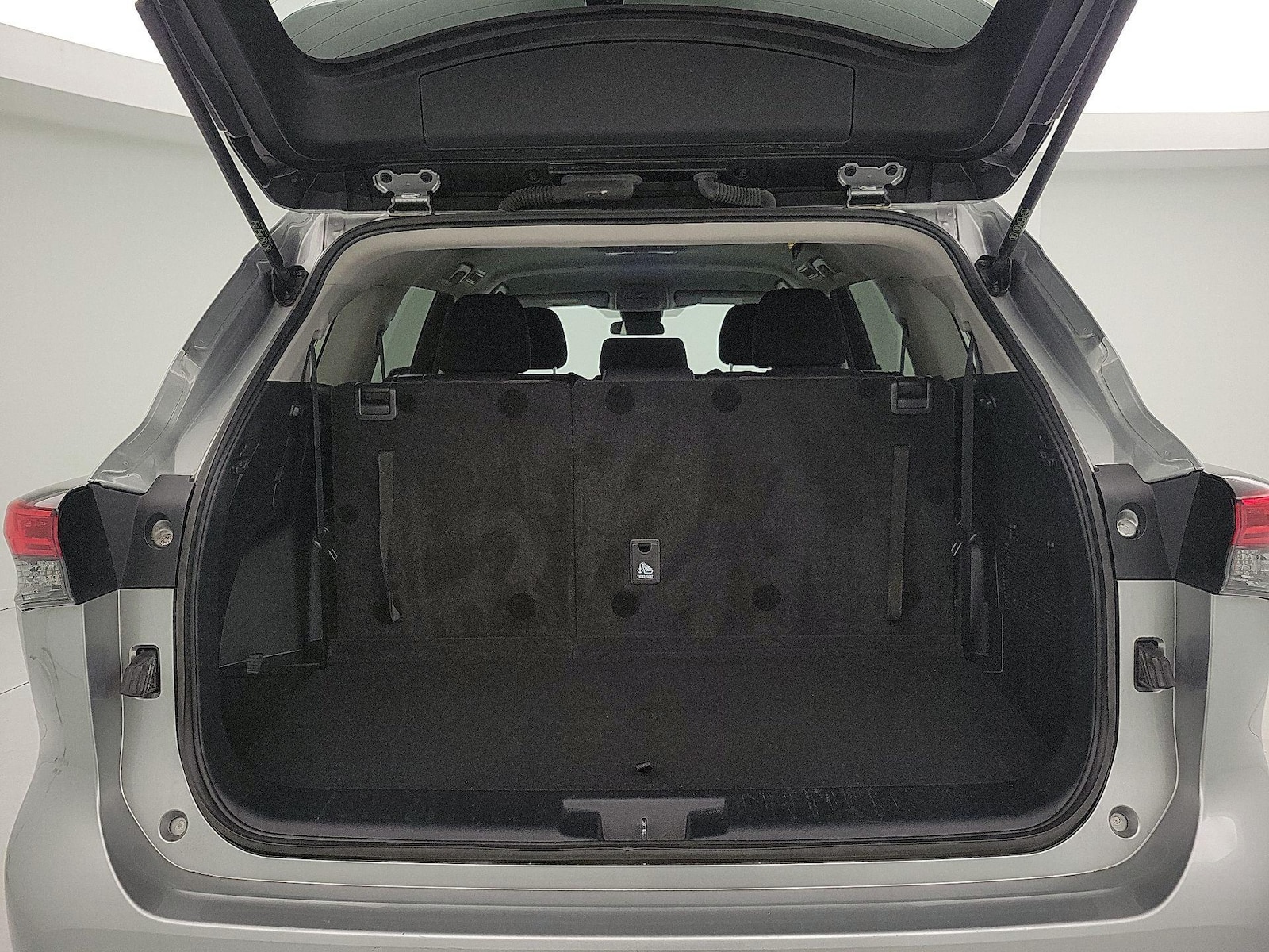 2023 Toyota Highlander L - Photo 22