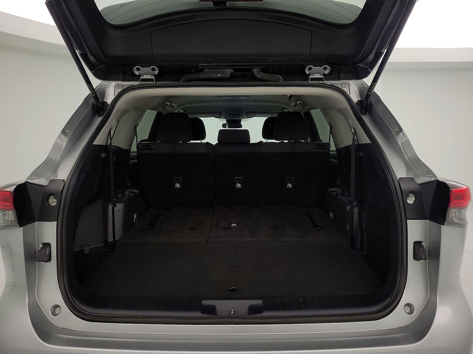 2023 Toyota Highlander L - Photo 23