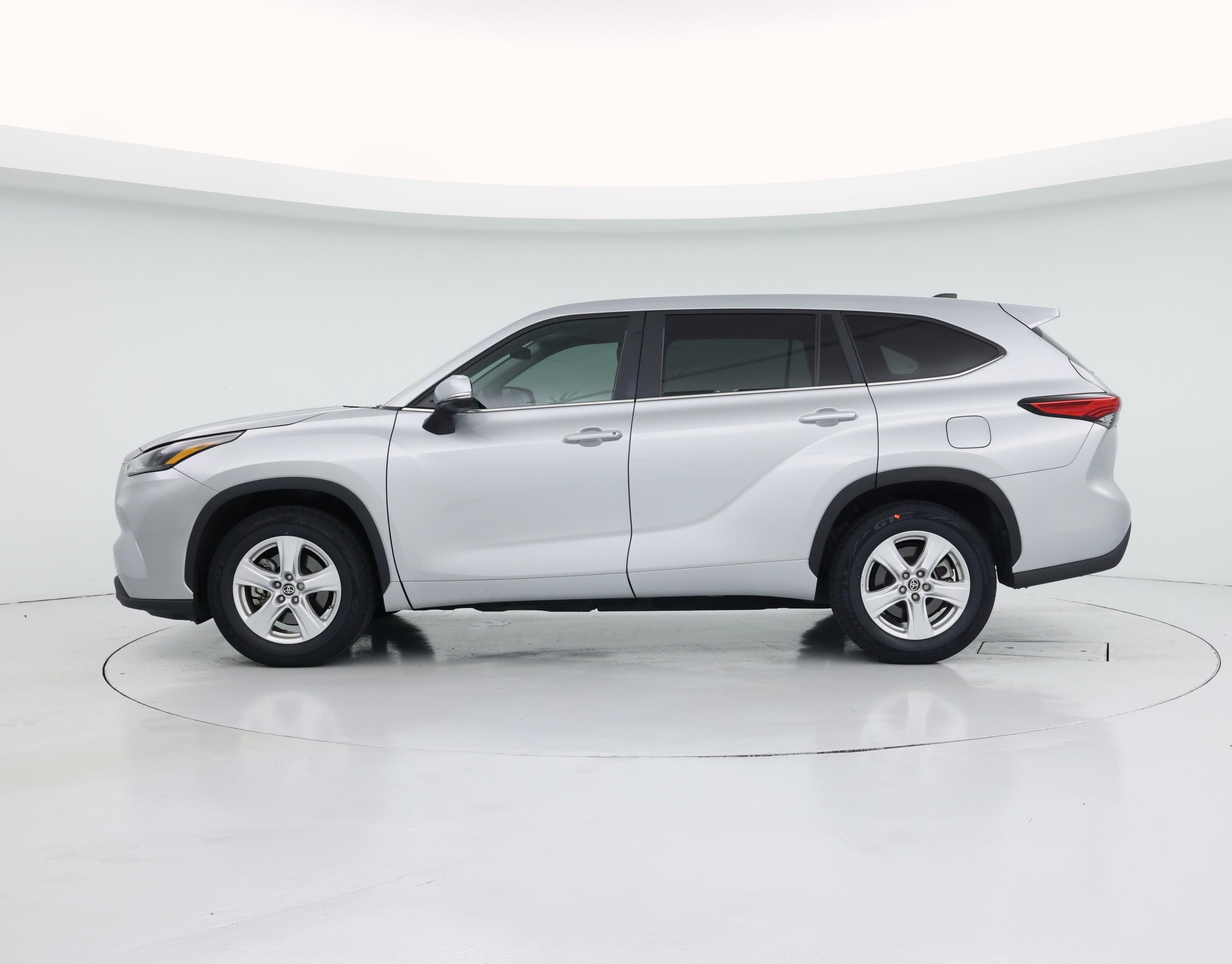 Thumbnail: 2023 Toyota Highlander - 3