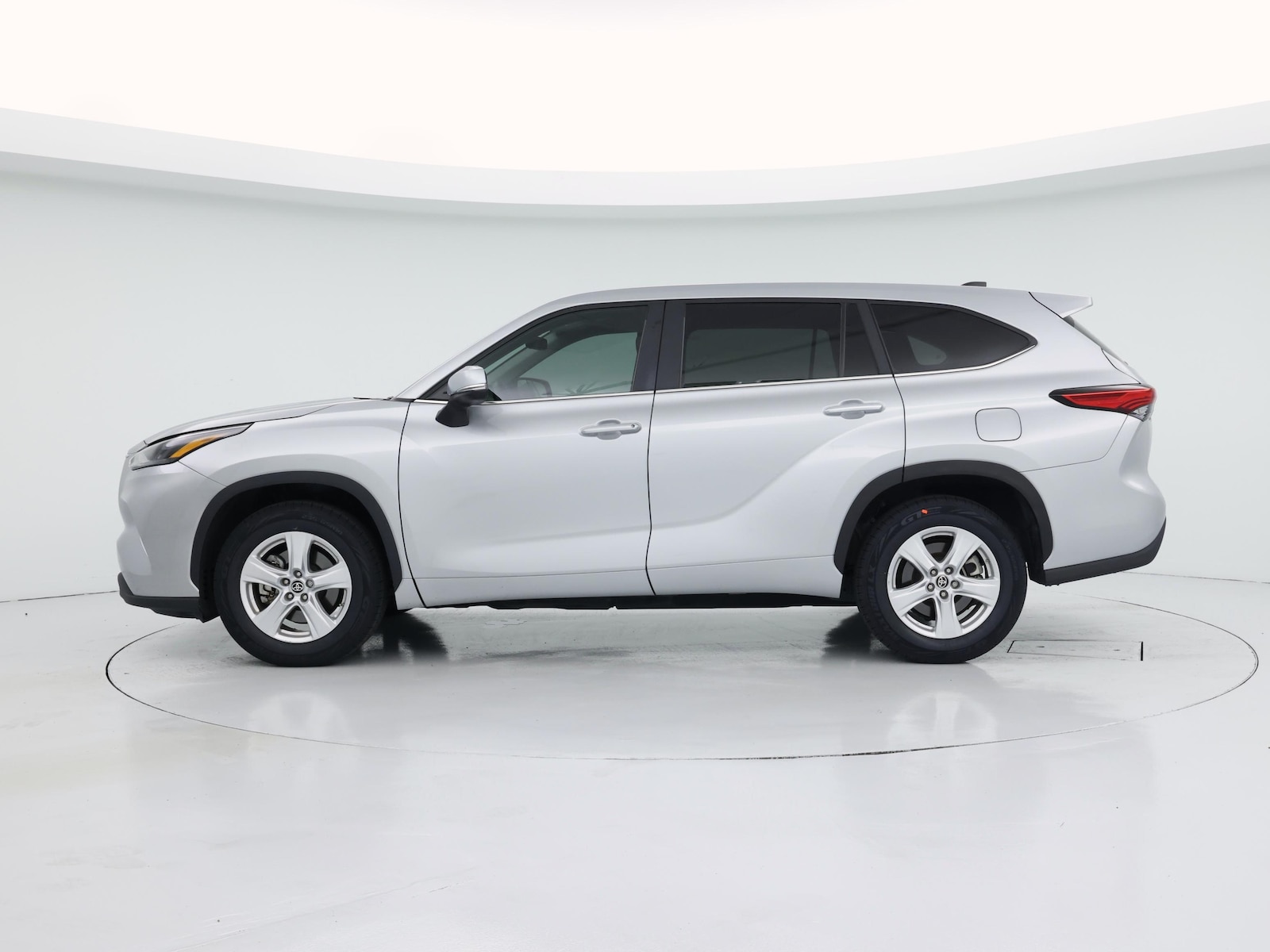 2023 Toyota Highlander L - Photo 4