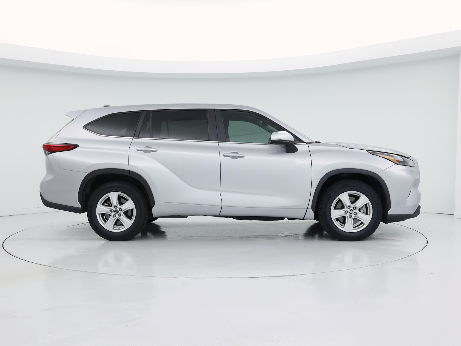 2023 Toyota Highlander L - Photo 8