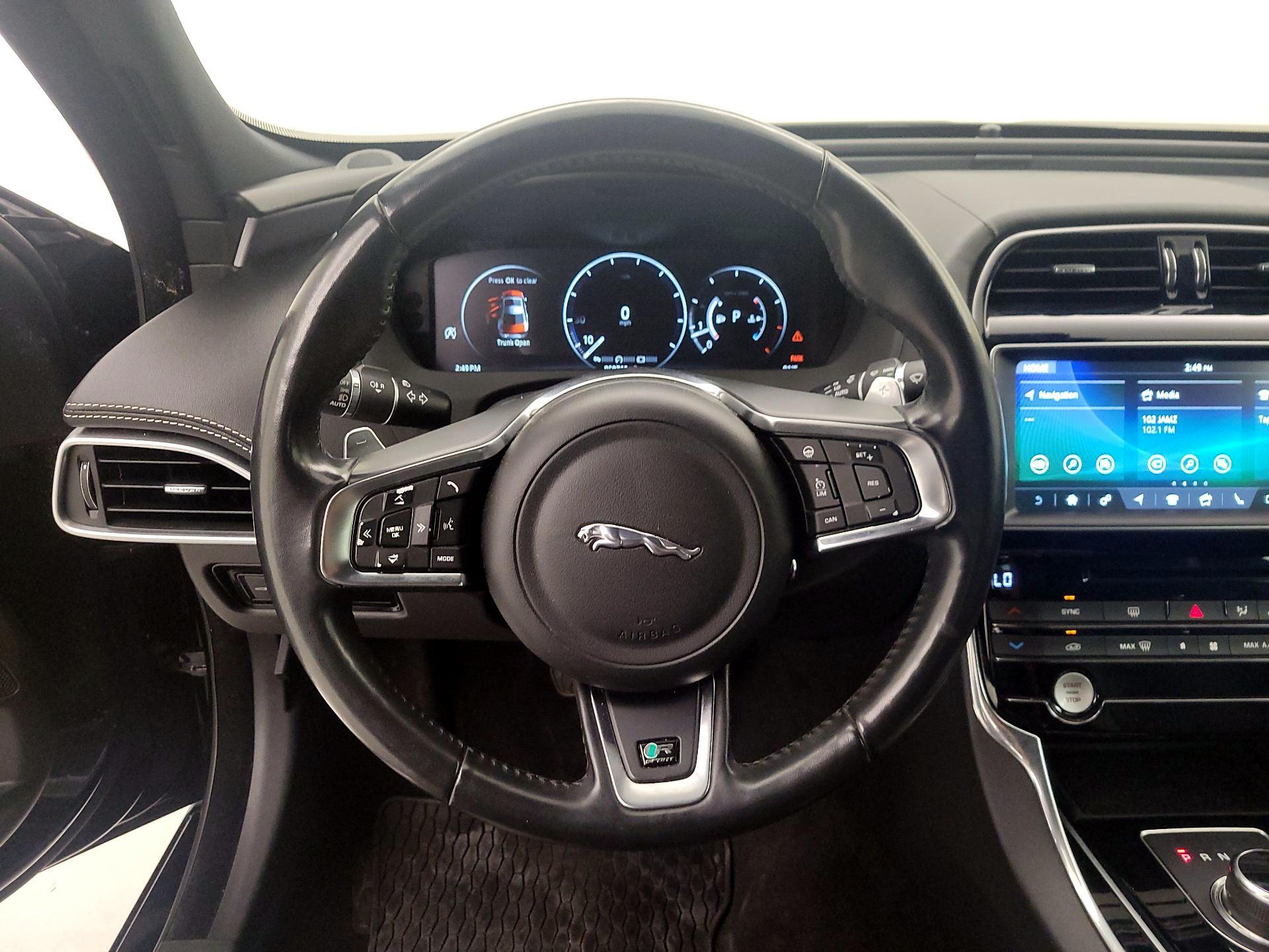 Thumbnail: 2018 Jaguar XE - 10