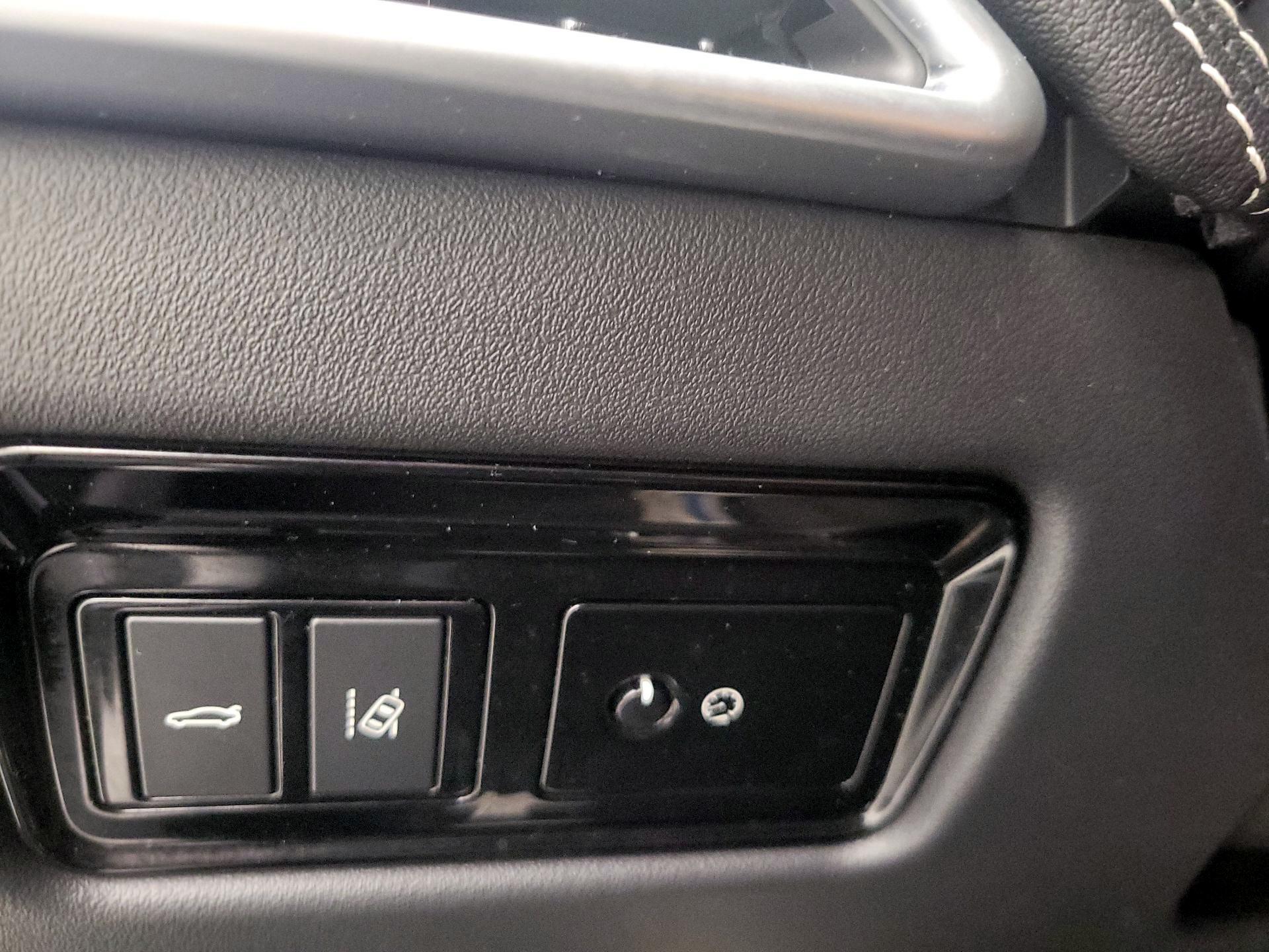 Thumbnail: 2018 Jaguar XE - 13