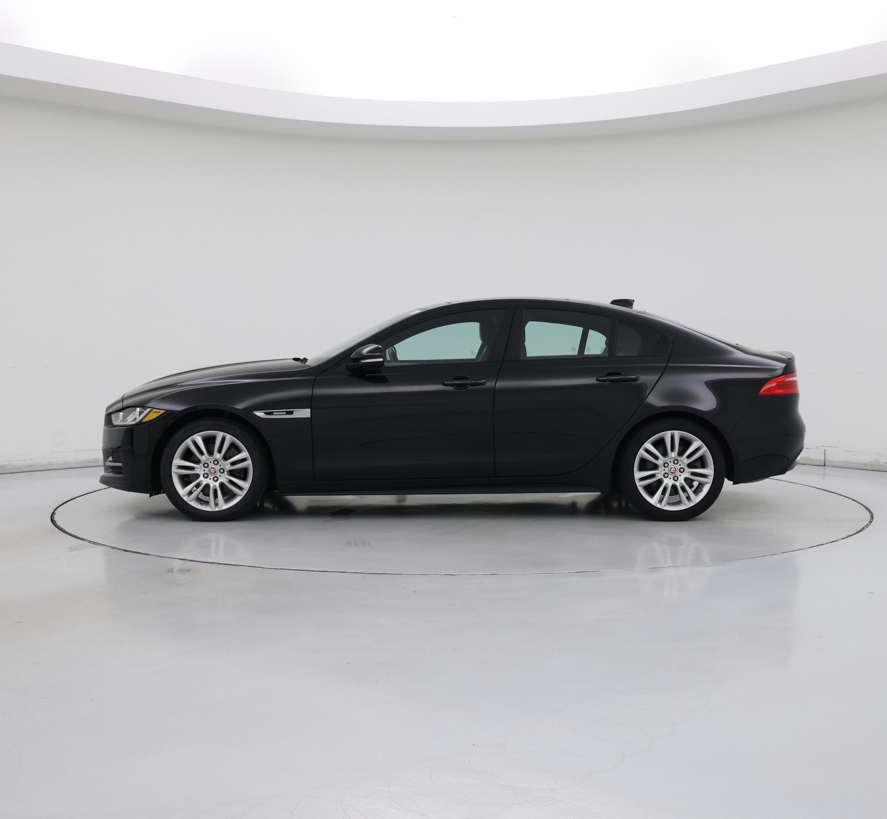 Thumbnail: 2018 Jaguar XE - 3