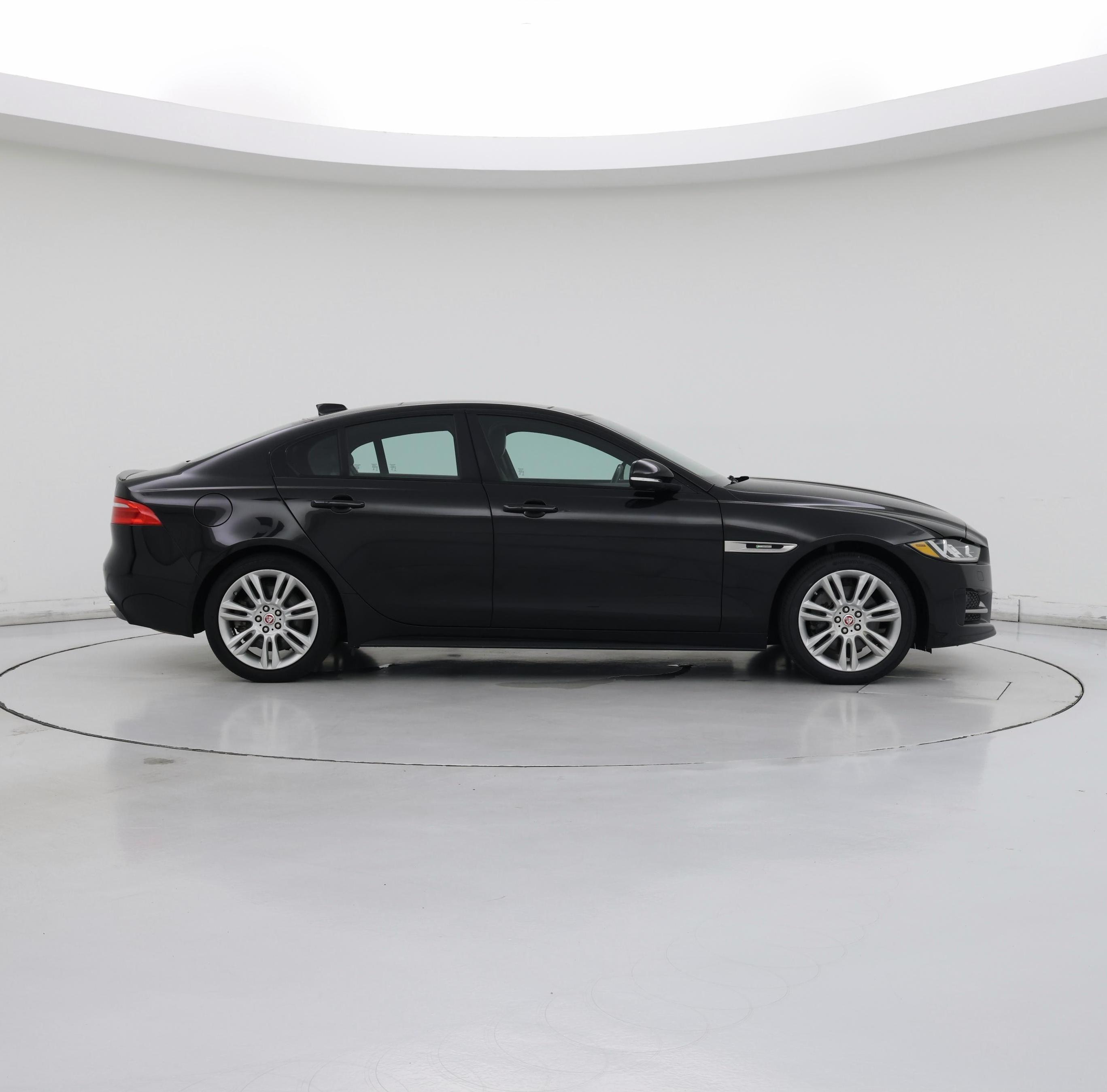 Thumbnail: 2018 Jaguar XE - 7
