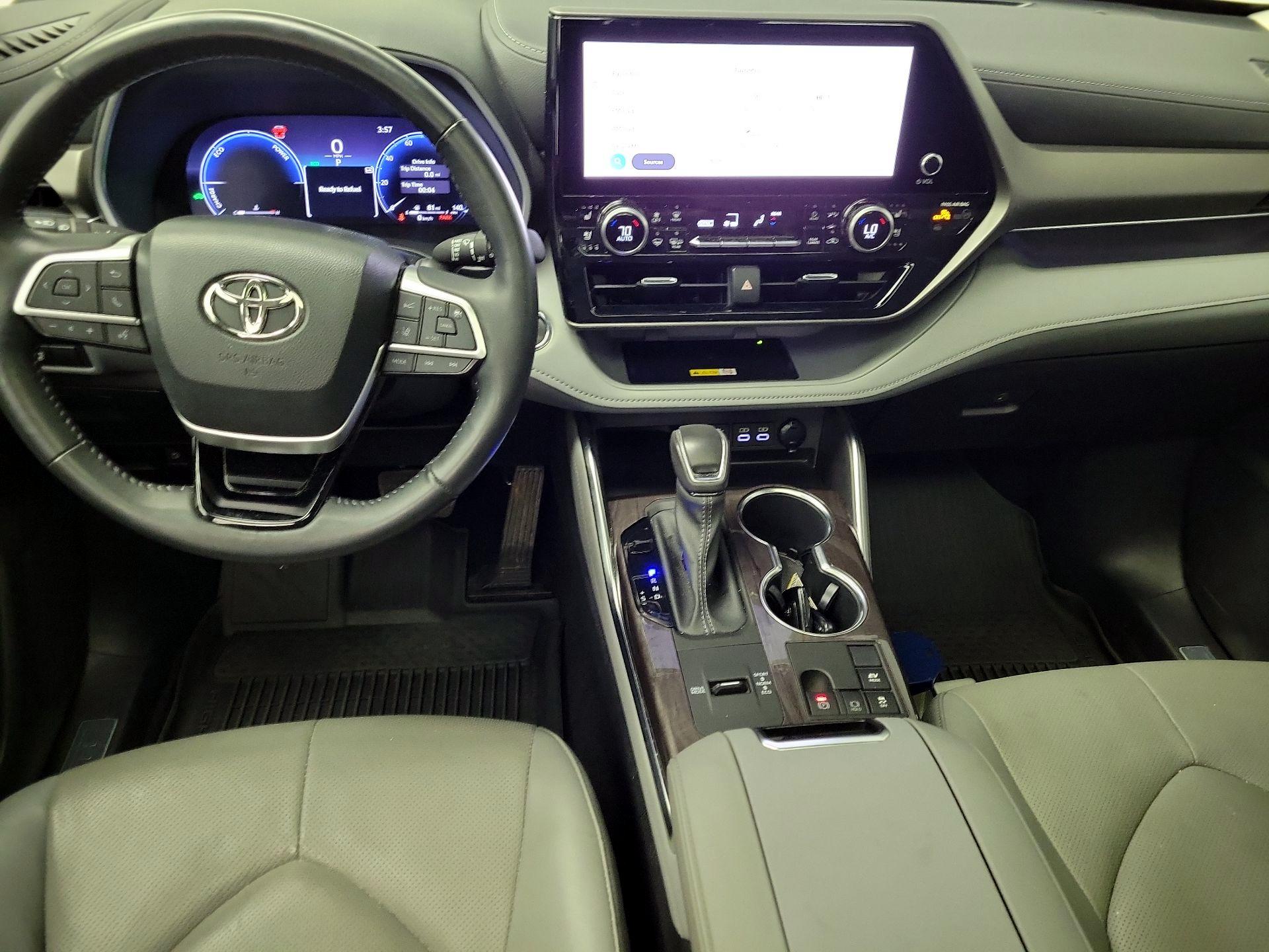 Thumbnail: 2023 Toyota Highlander - 9