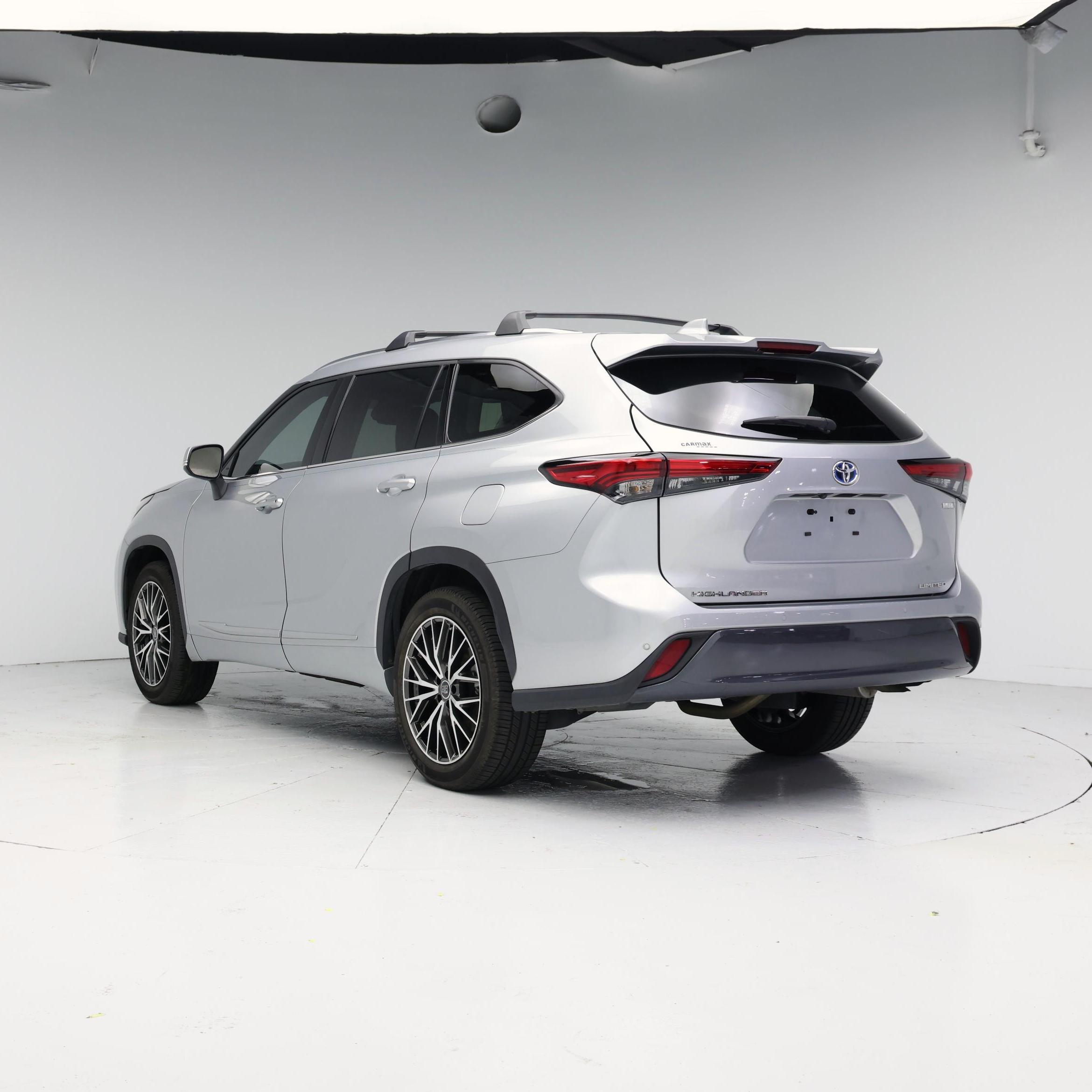 Thumbnail: 2023 Toyota Highlander - 2