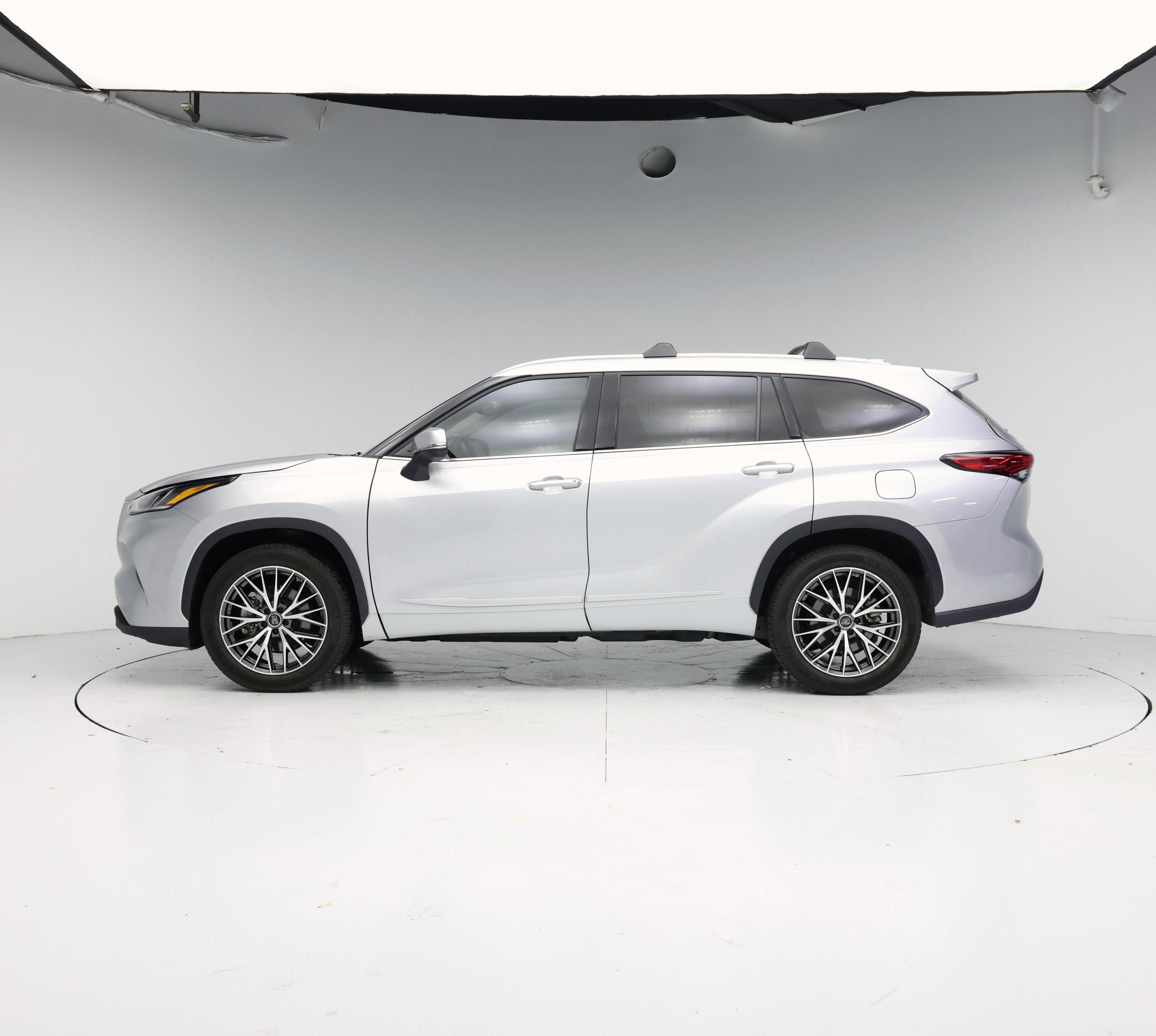 Thumbnail: 2023 Toyota Highlander - 3