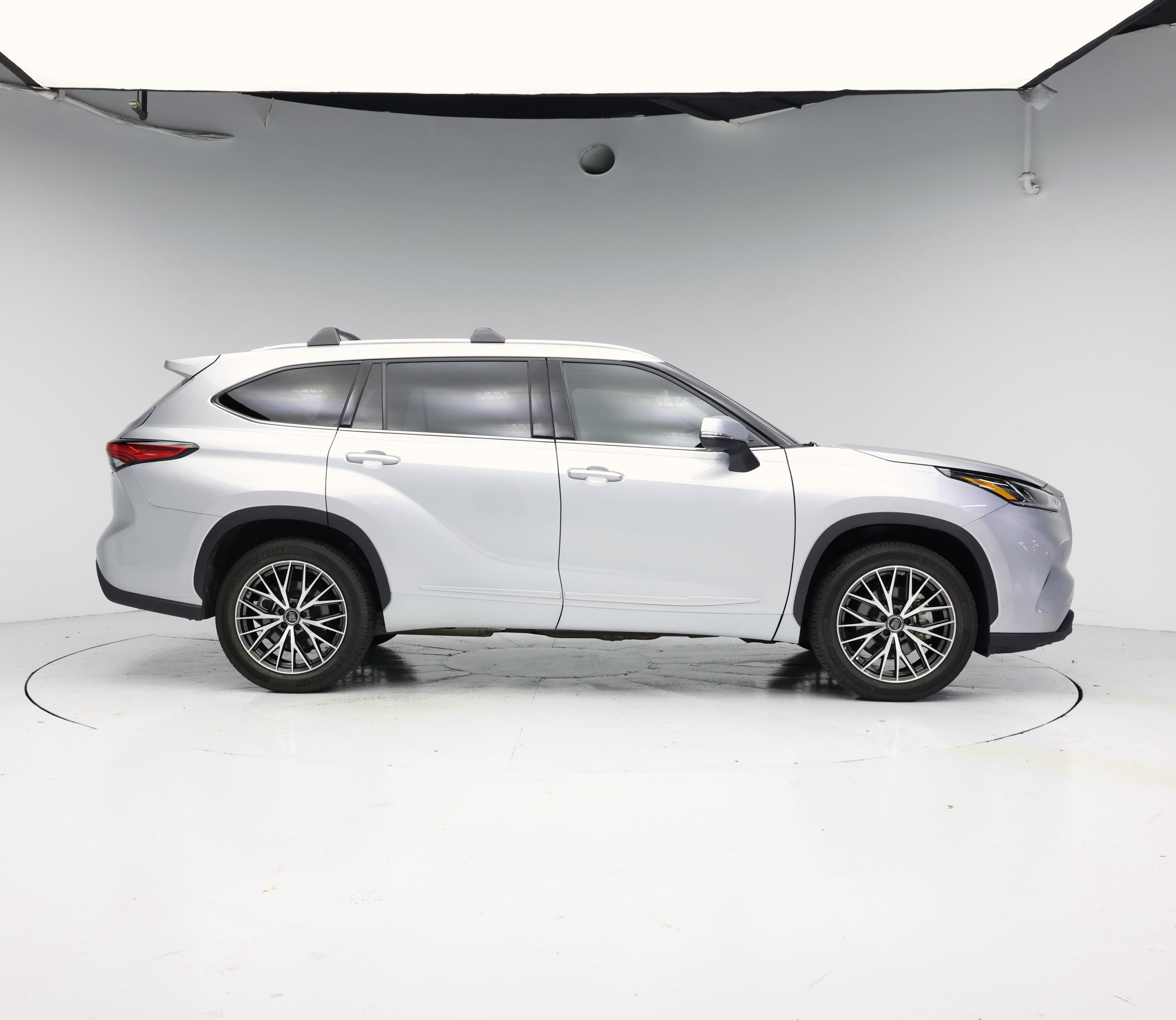 Thumbnail: 2023 Toyota Highlander - 7