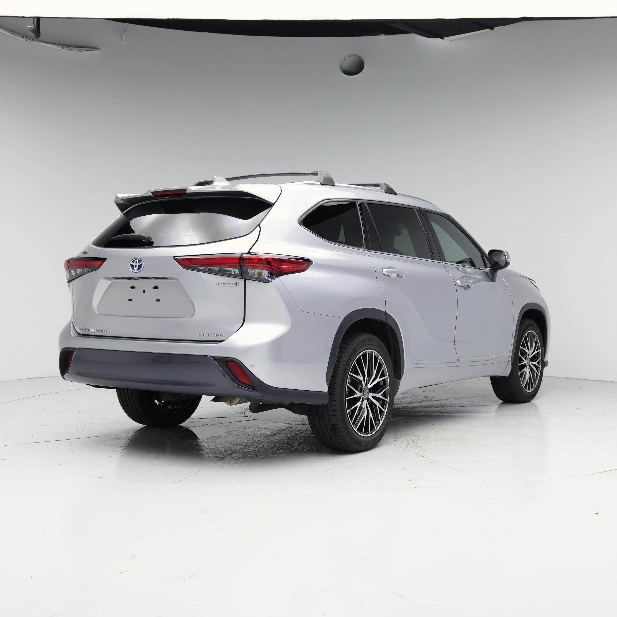 Thumbnail: 2023 Toyota Highlander - 8
