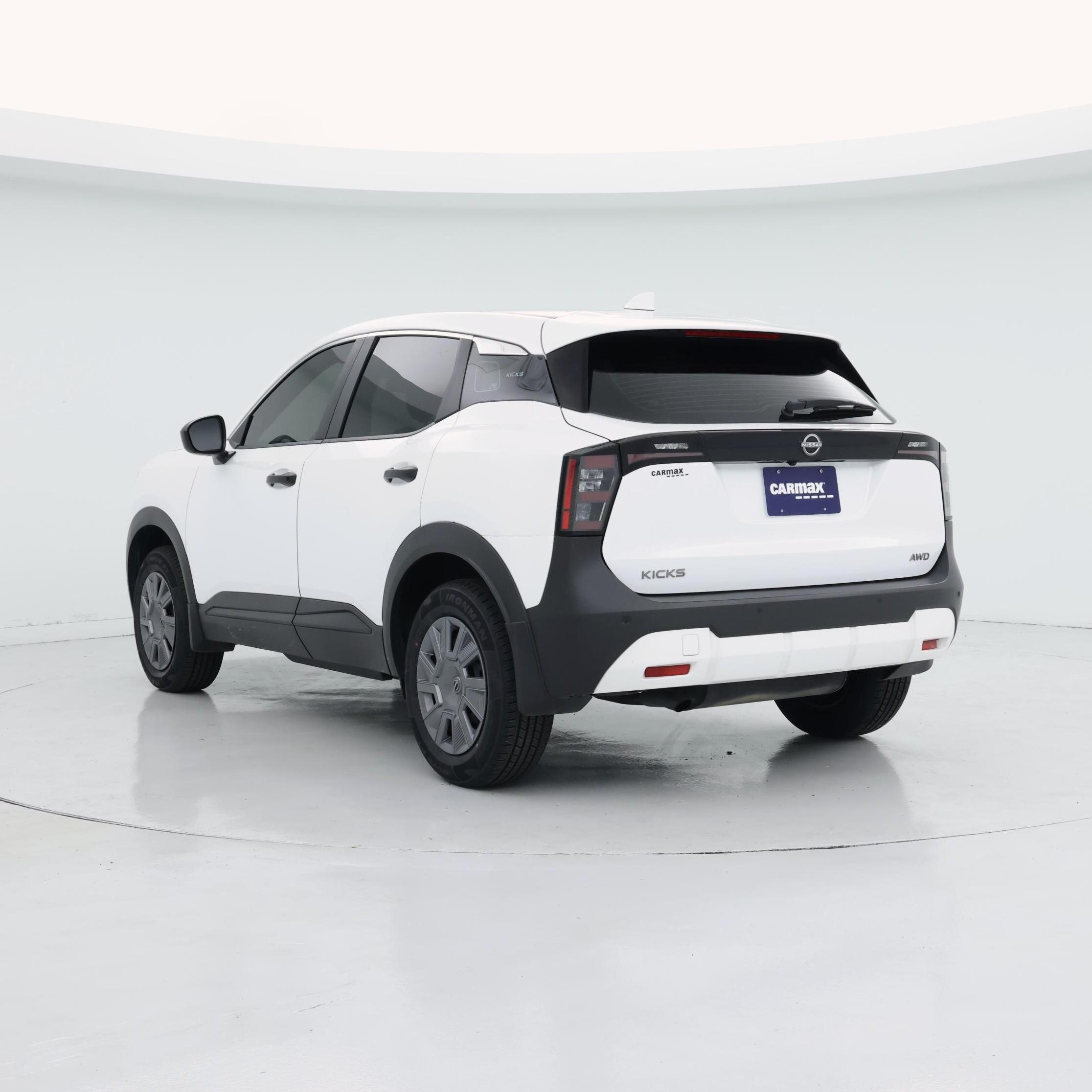 Thumbnail: 2025 Nissan Kicks - 2