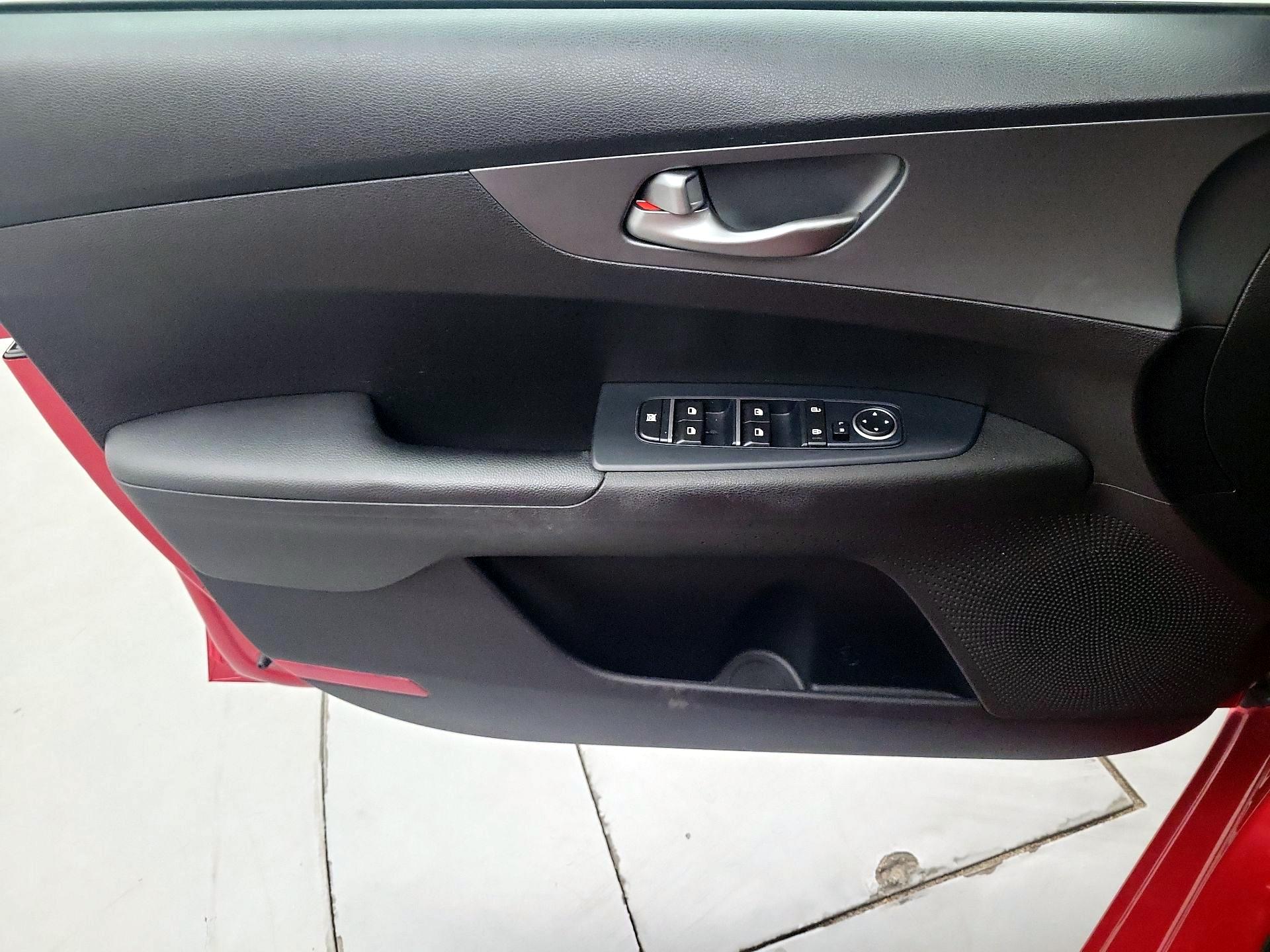 Thumbnail: 2020 Kia Forte - 10