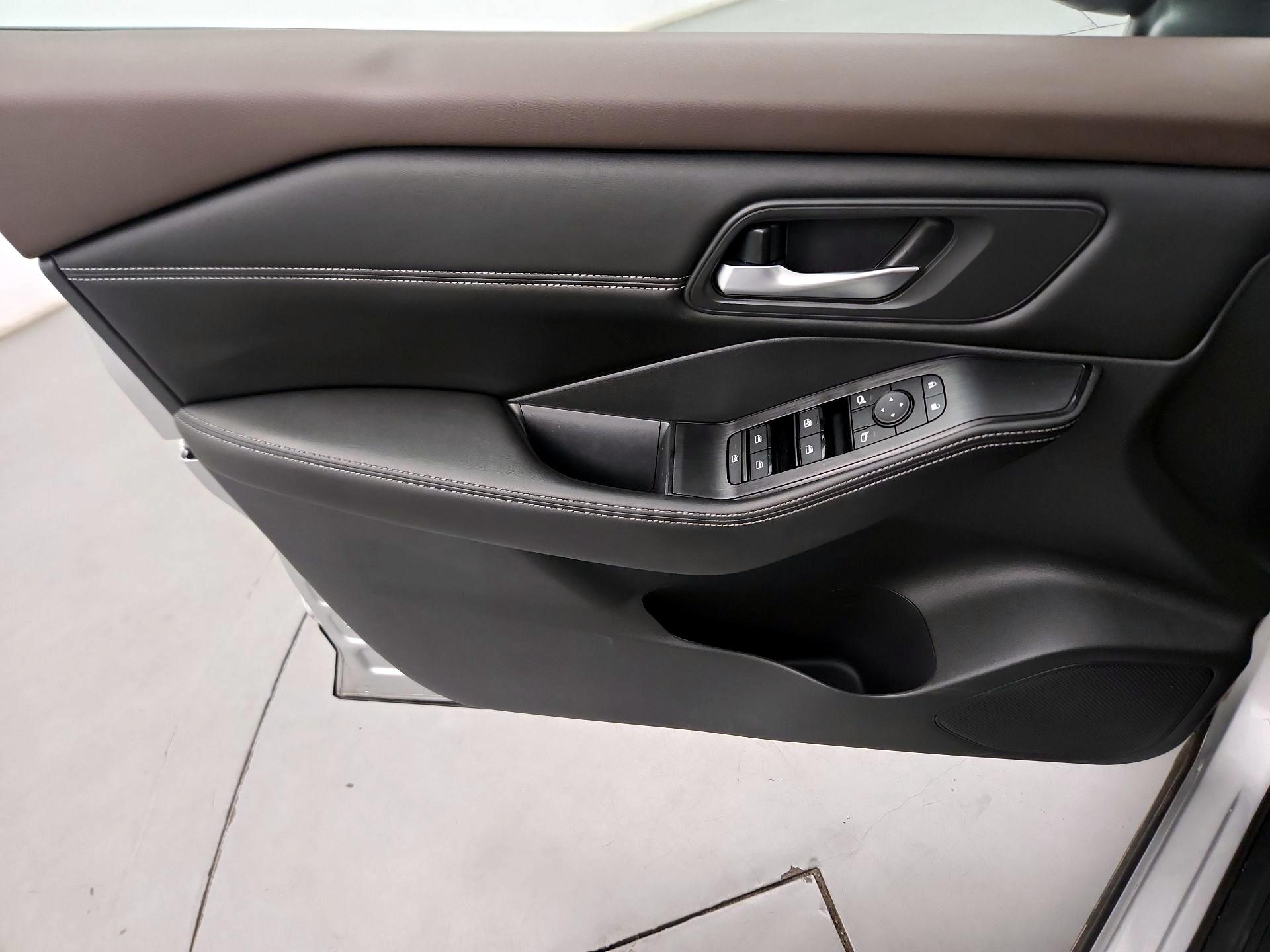 Thumbnail: 2022 Nissan Rogue - 10