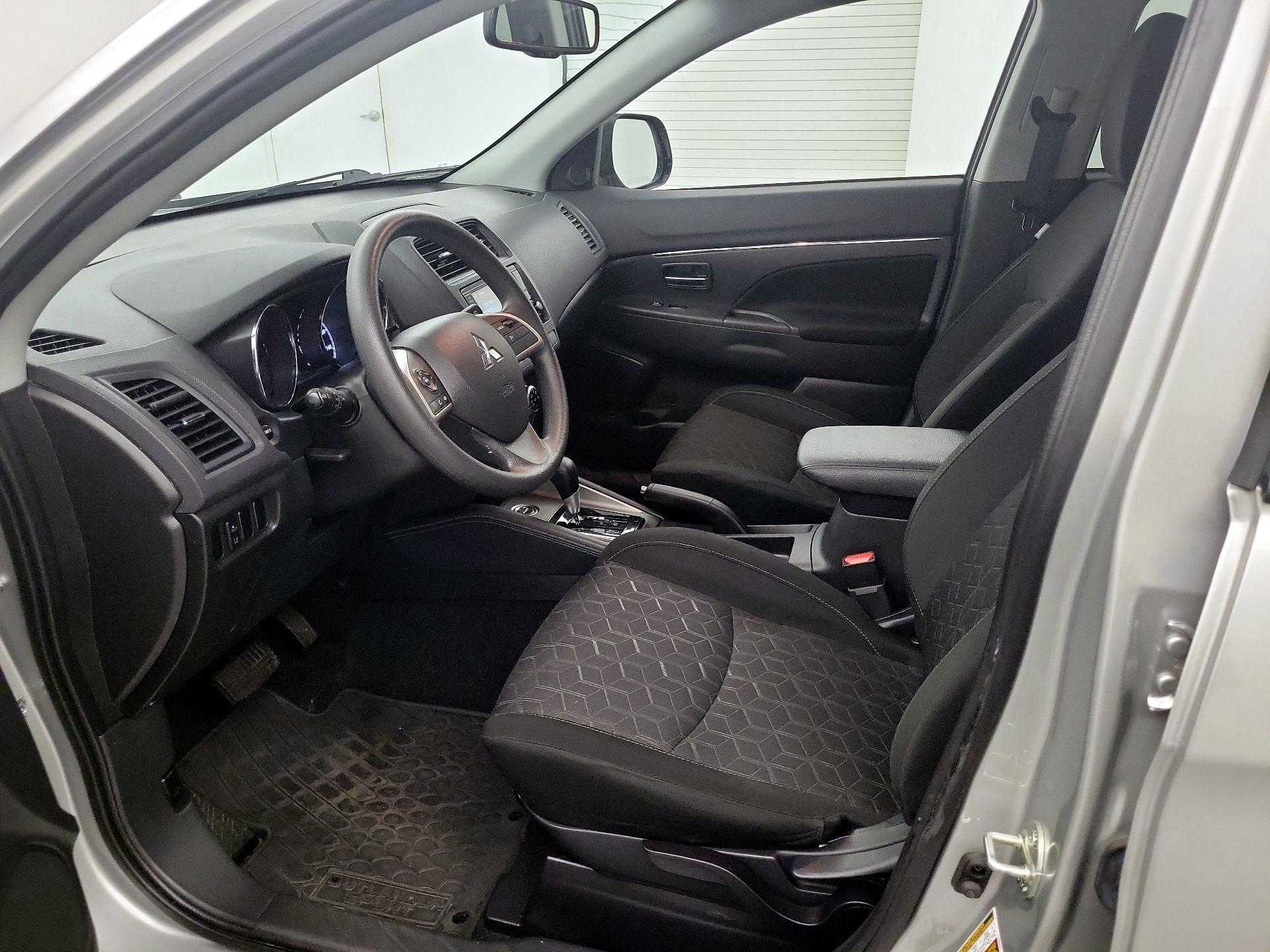 Thumbnail: 2023 Mitsubishi Outlander Sport - 9