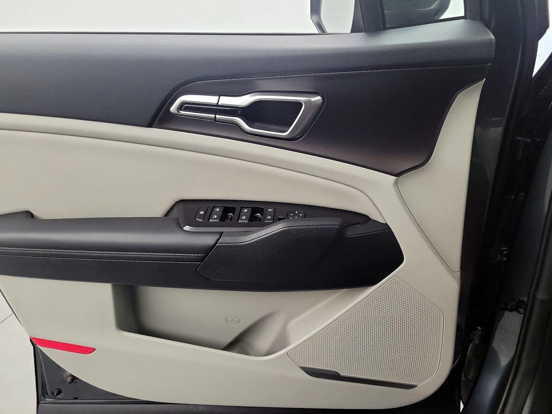 Thumbnail: 2023 Kia Sportage - 10