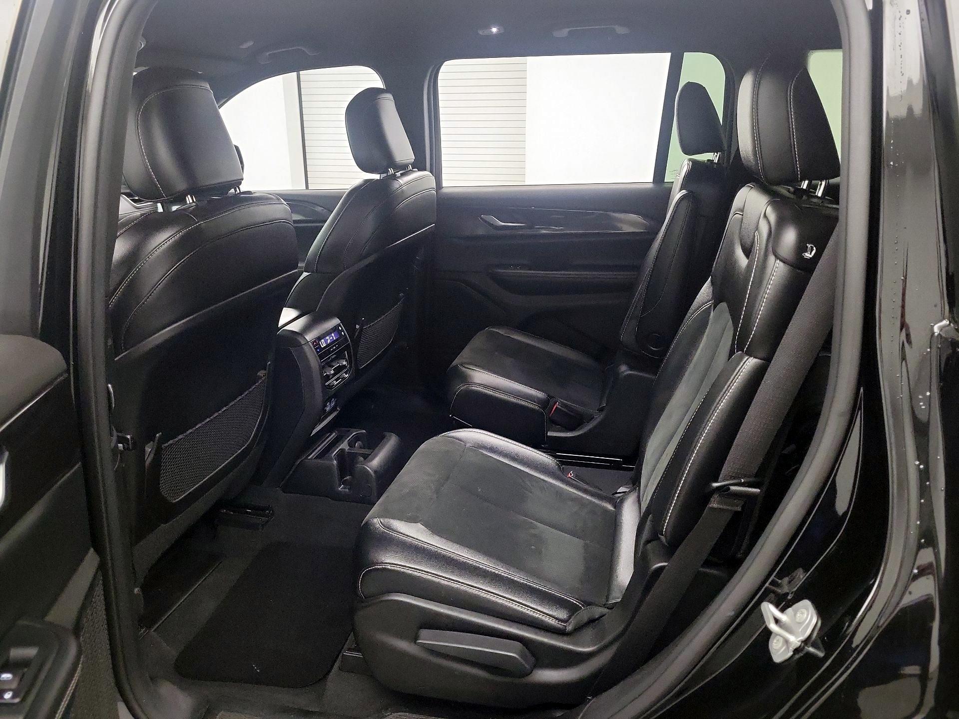 Thumbnail: 2023 Jeep Grand Cherokee L - 17