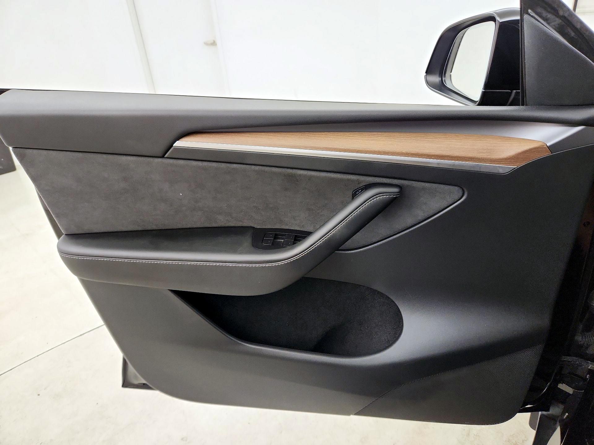 Thumbnail: 2022 Tesla Model Y - 12
