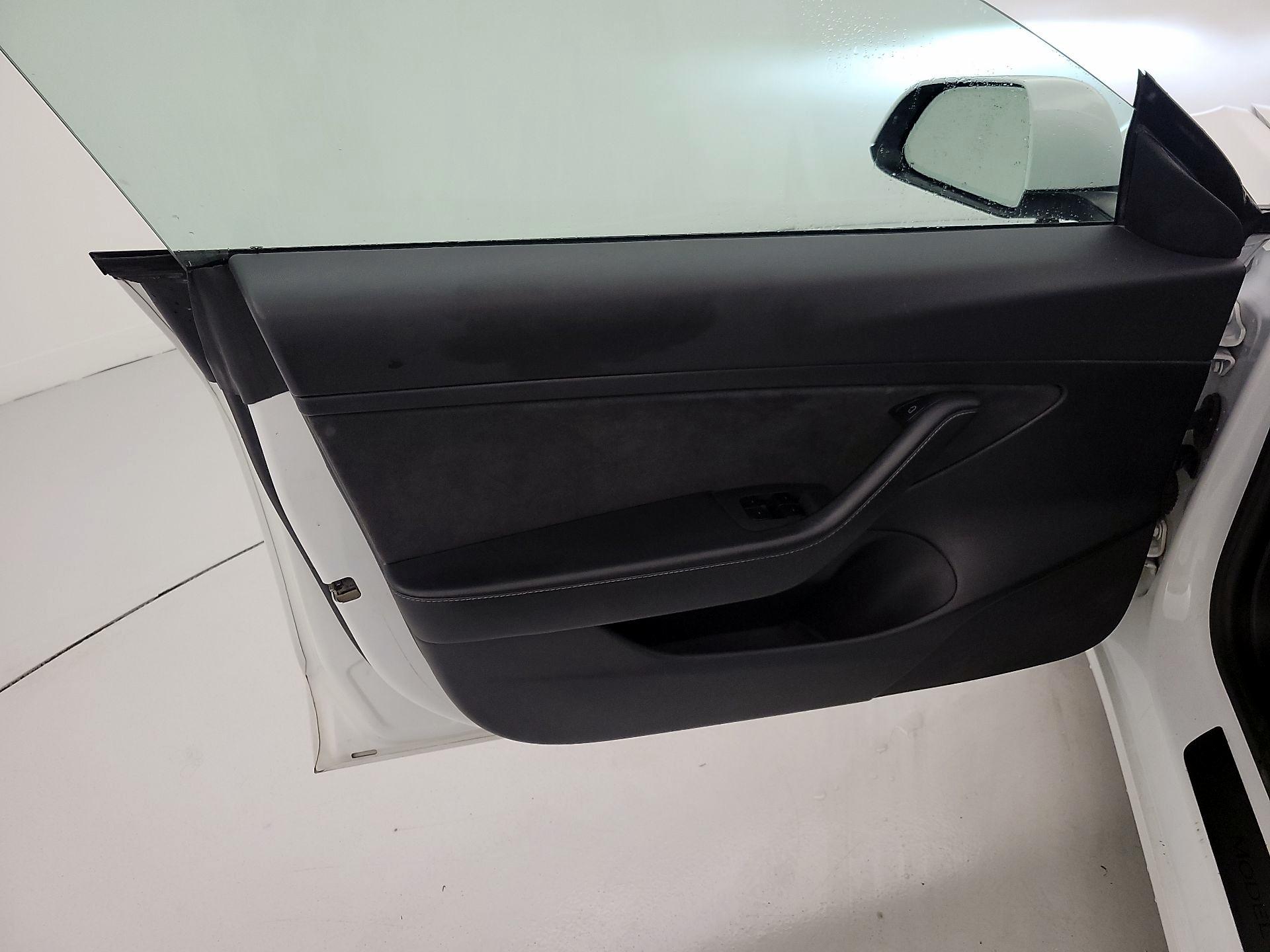 Thumbnail: 2021 Tesla Model 3 - 12