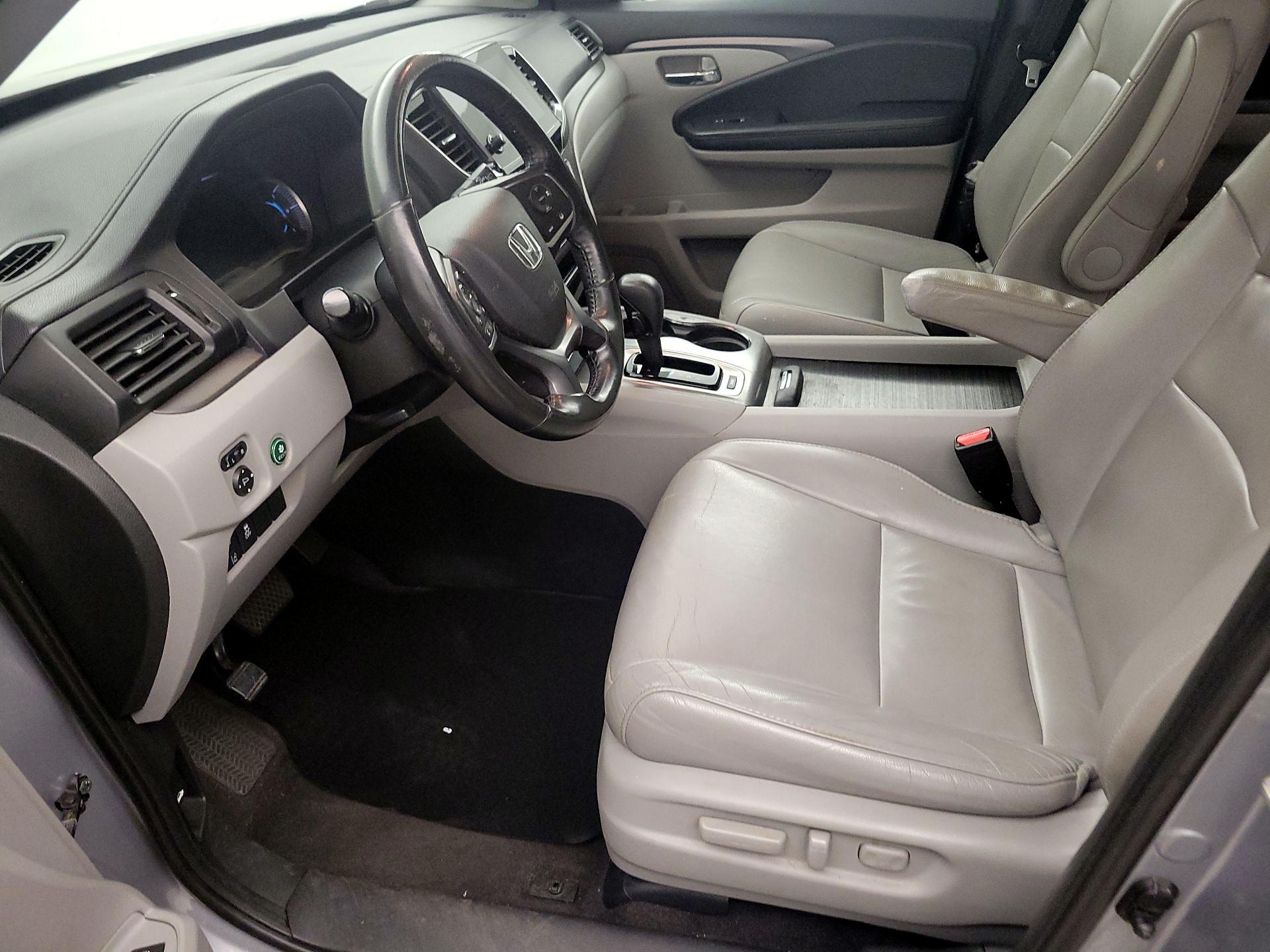 Thumbnail: 2019 Honda Pilot - 11