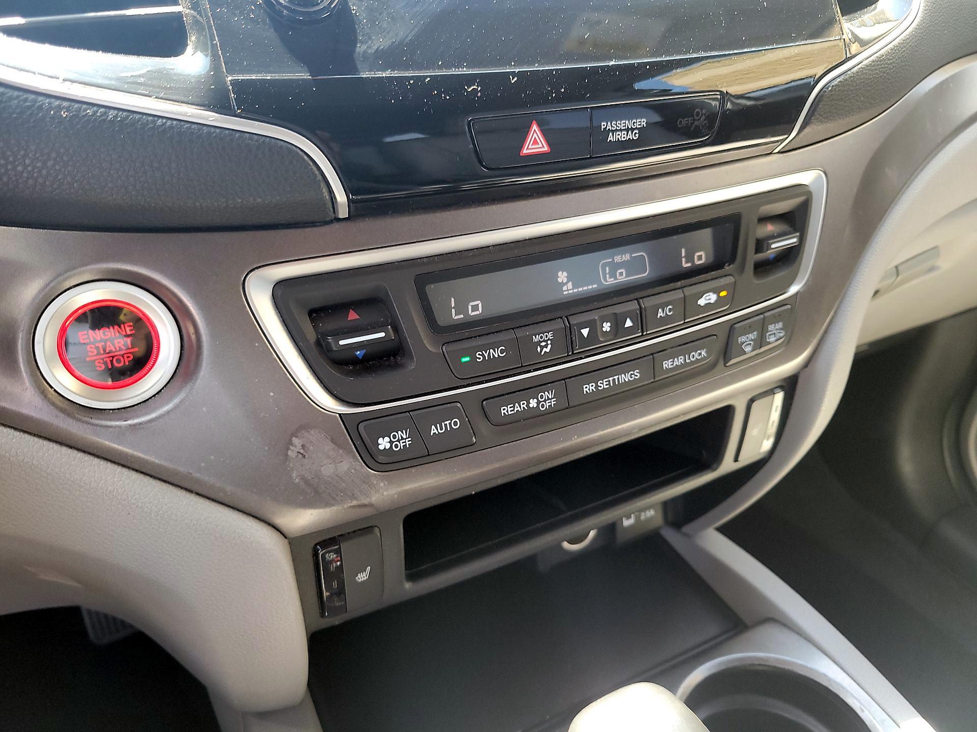 Thumbnail: 2019 Honda Pilot - 16