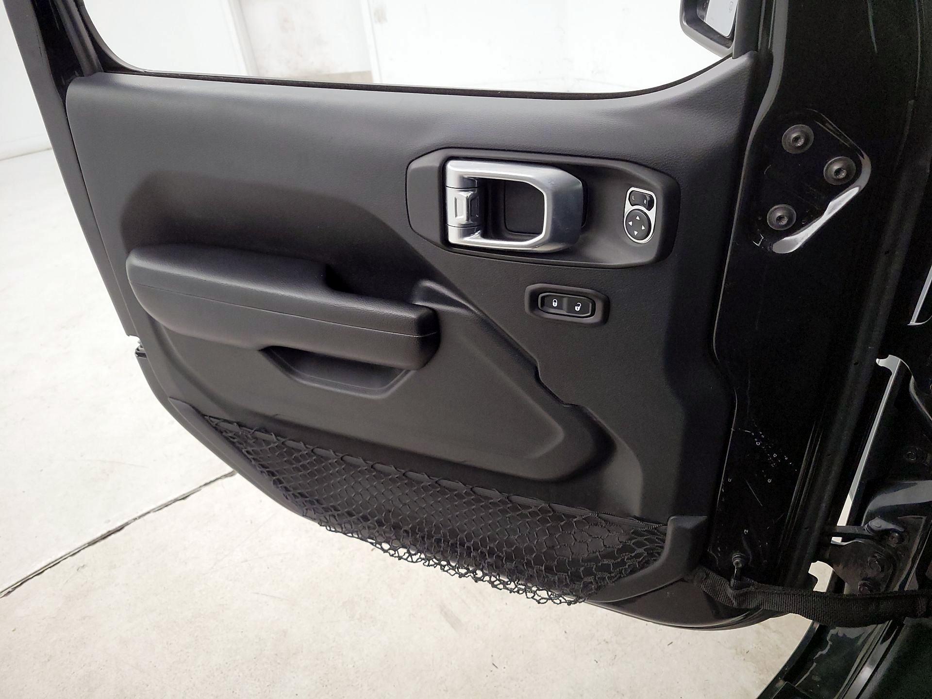 Thumbnail: 2018 Jeep Wrangler - 12