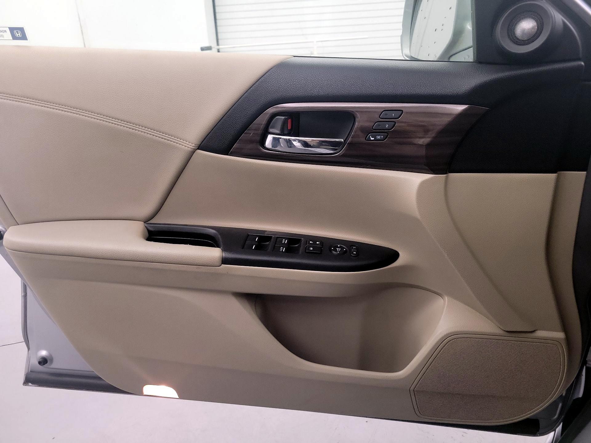 Thumbnail: 2017 Honda Accord - 10