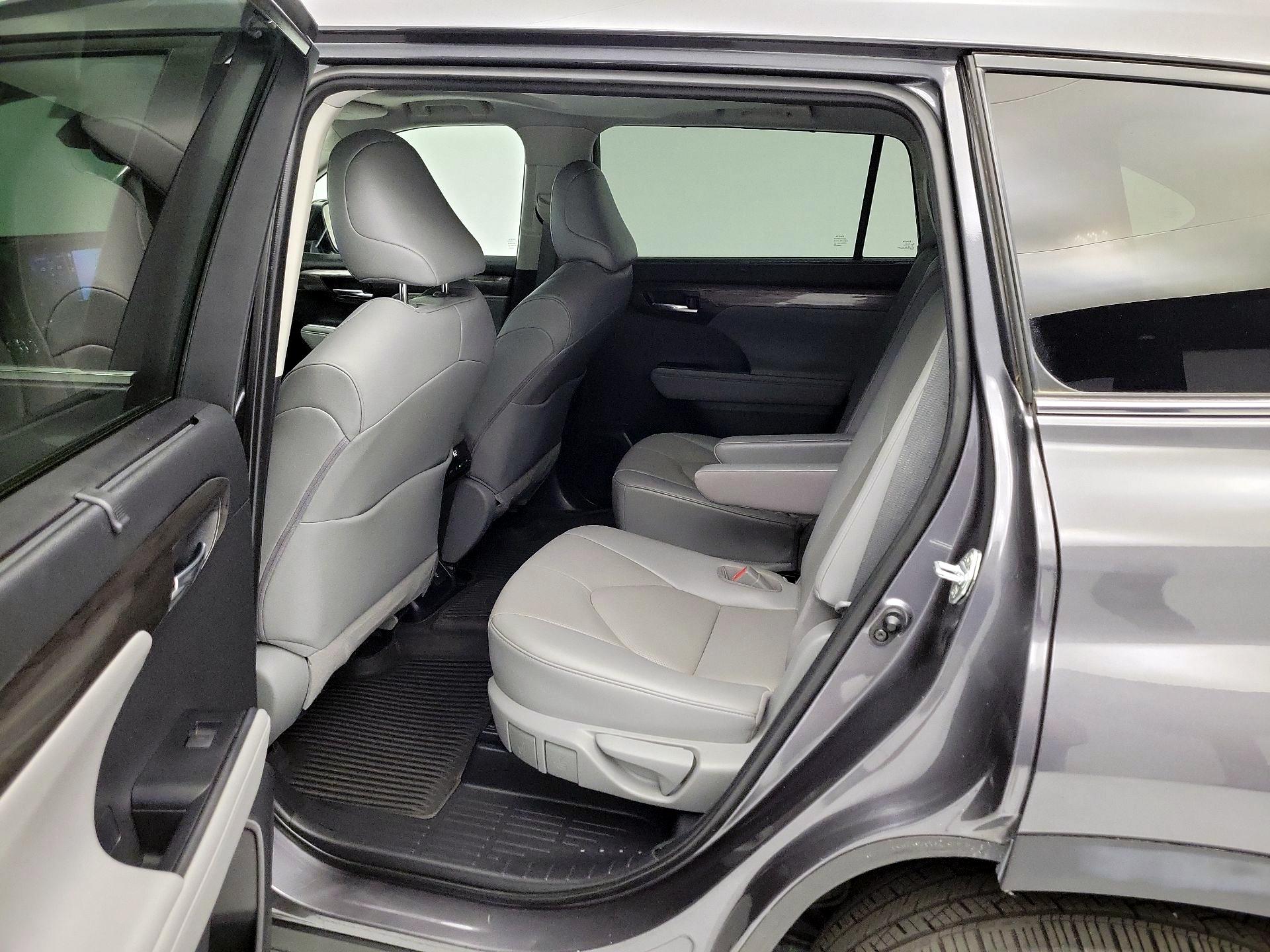 Thumbnail: 2021 Toyota Highlander - 18