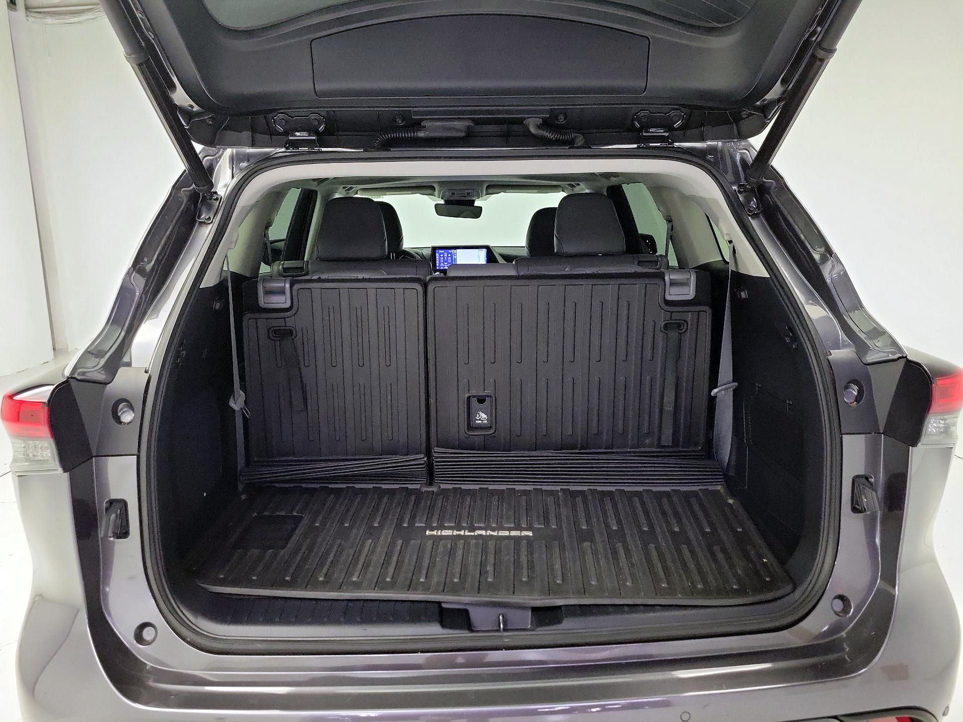 Thumbnail: 2021 Toyota Highlander - 20