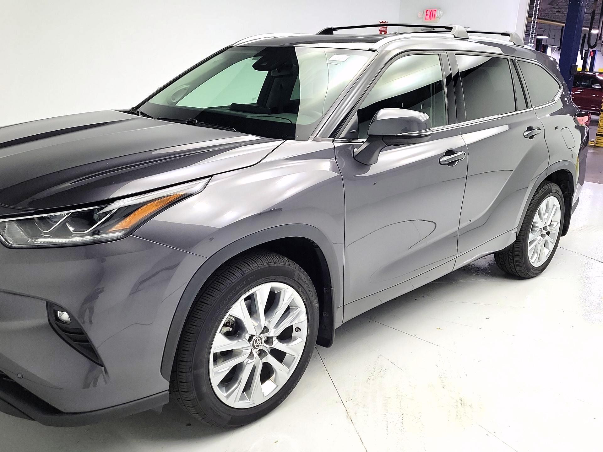 Thumbnail: 2021 Toyota Highlander - 3