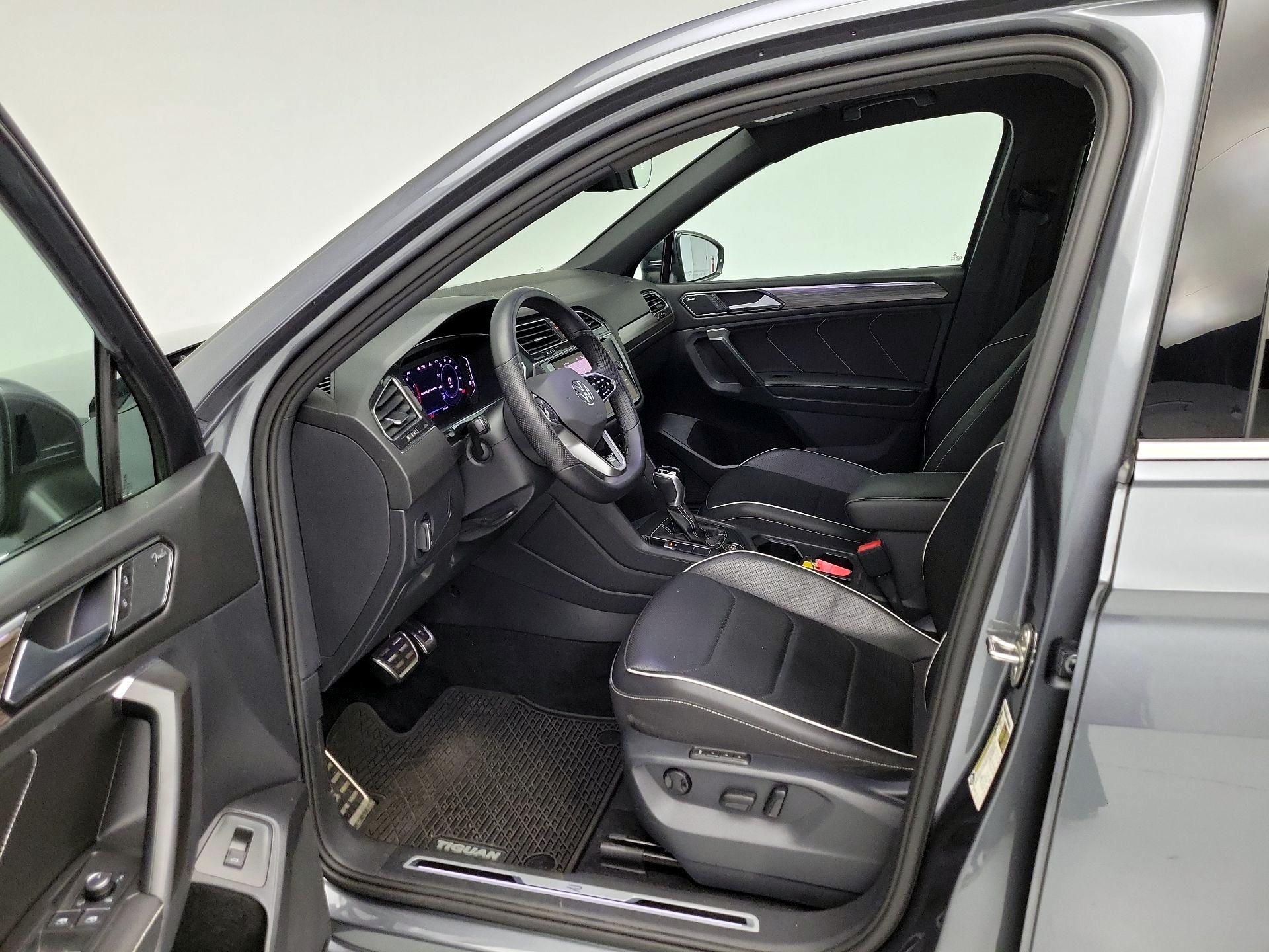 Thumbnail: 2022 Volkswagen Tiguan - 11
