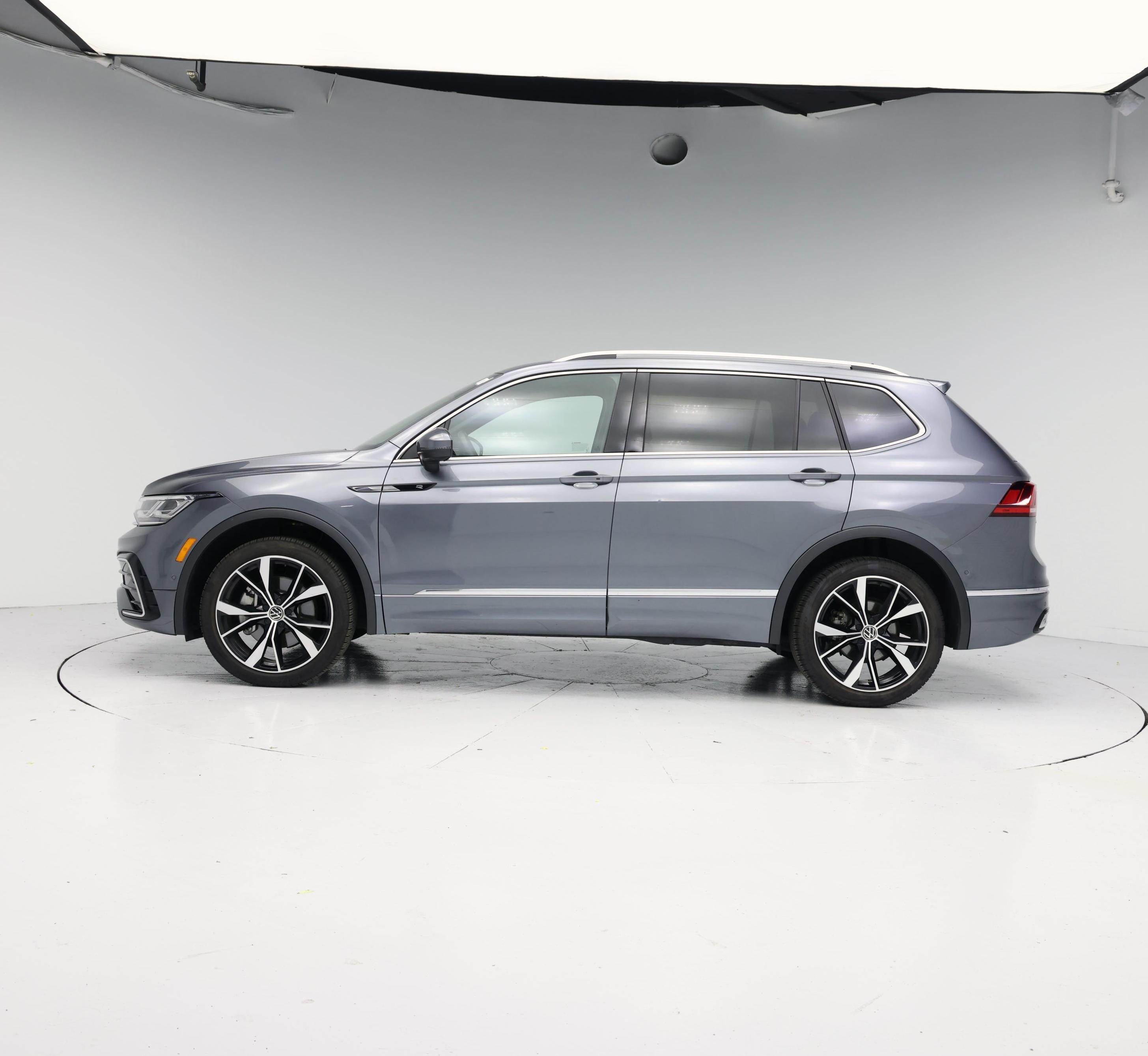 Thumbnail: 2022 Volkswagen Tiguan - 3