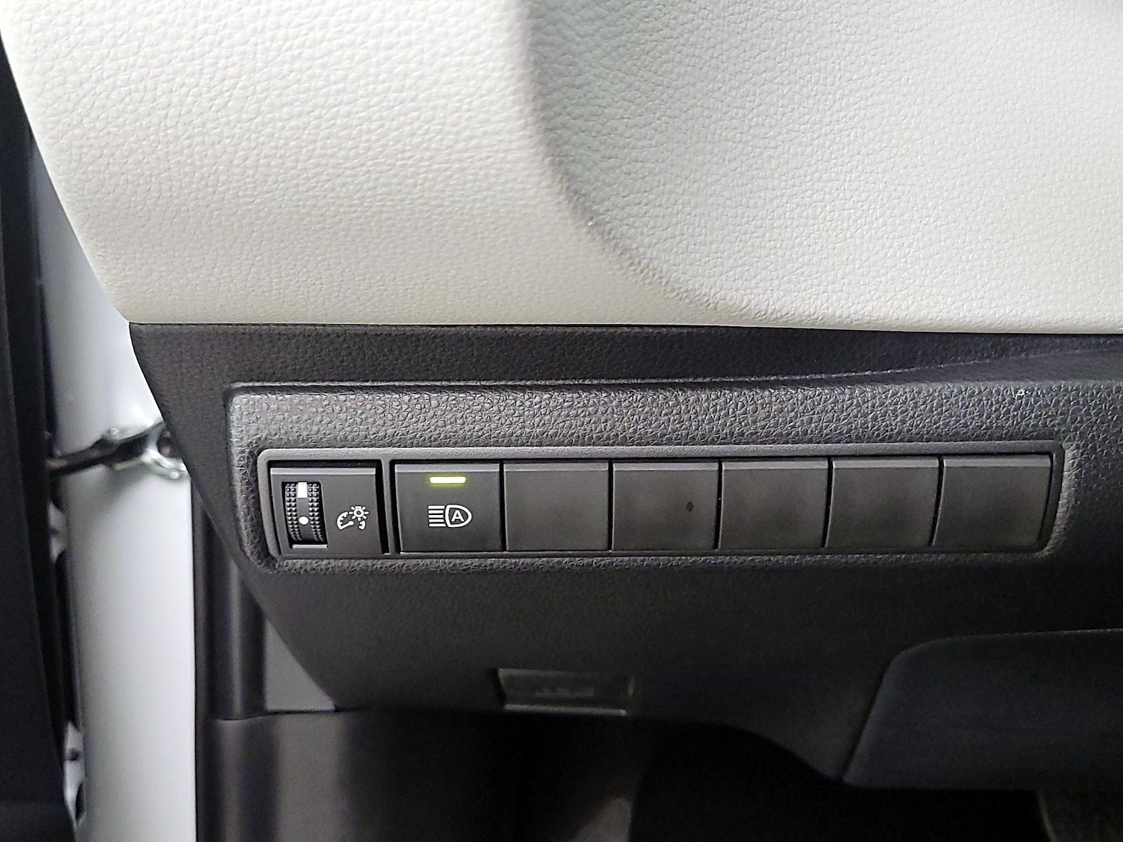 2026 Toyota Corolla LE - Photo 14