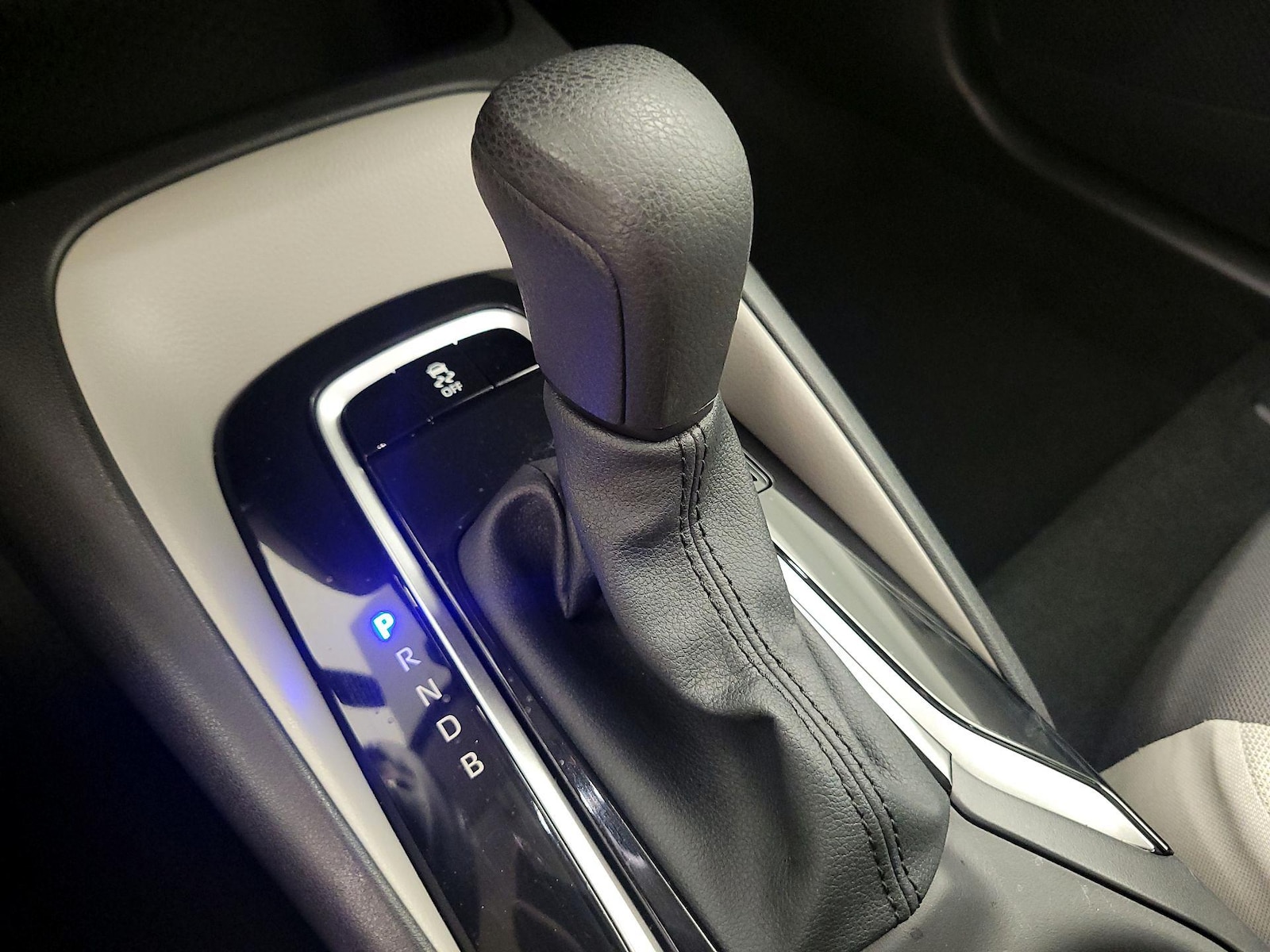 2026 Toyota Corolla LE - Photo 18