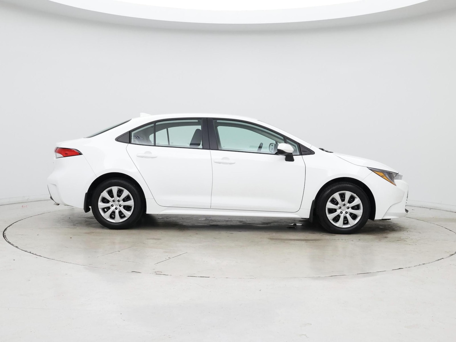 2026 Toyota Corolla LE - Photo 8