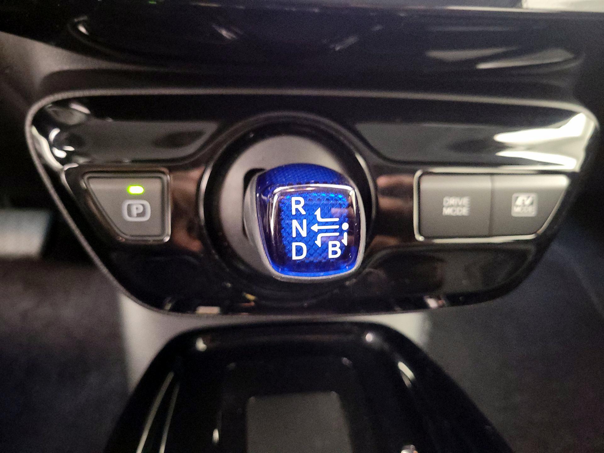 Thumbnail: 2022 Toyota Prius - 17