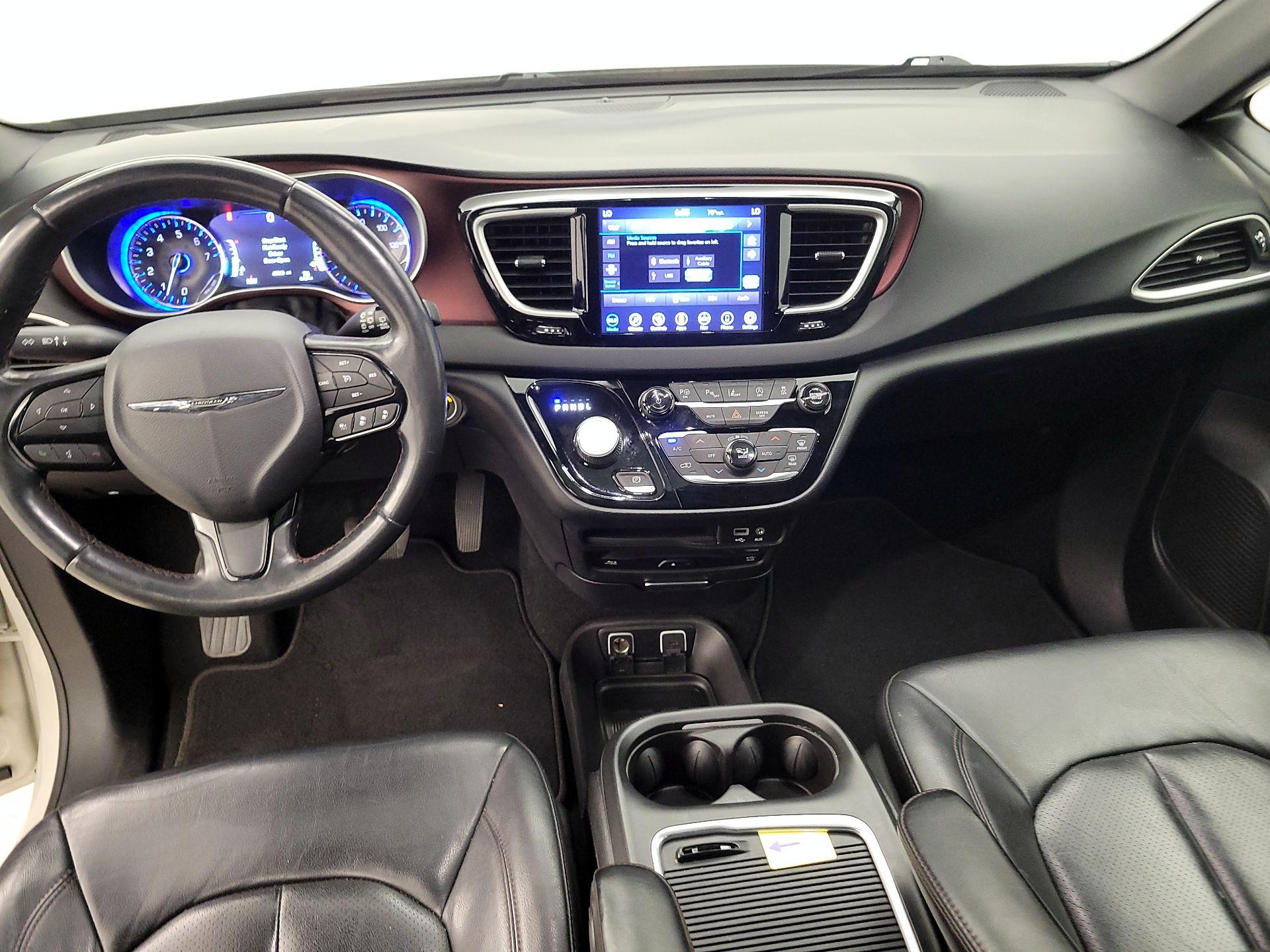 Thumbnail: 2020 Chrysler Pacifica - 9