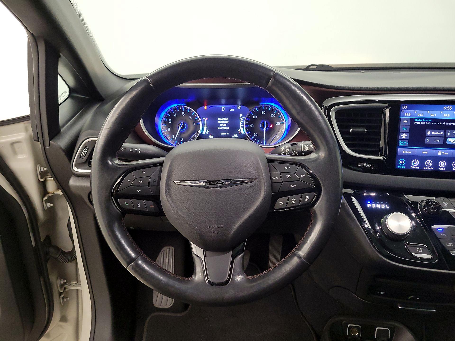 Thumbnail: 2020 Chrysler Pacifica - 10