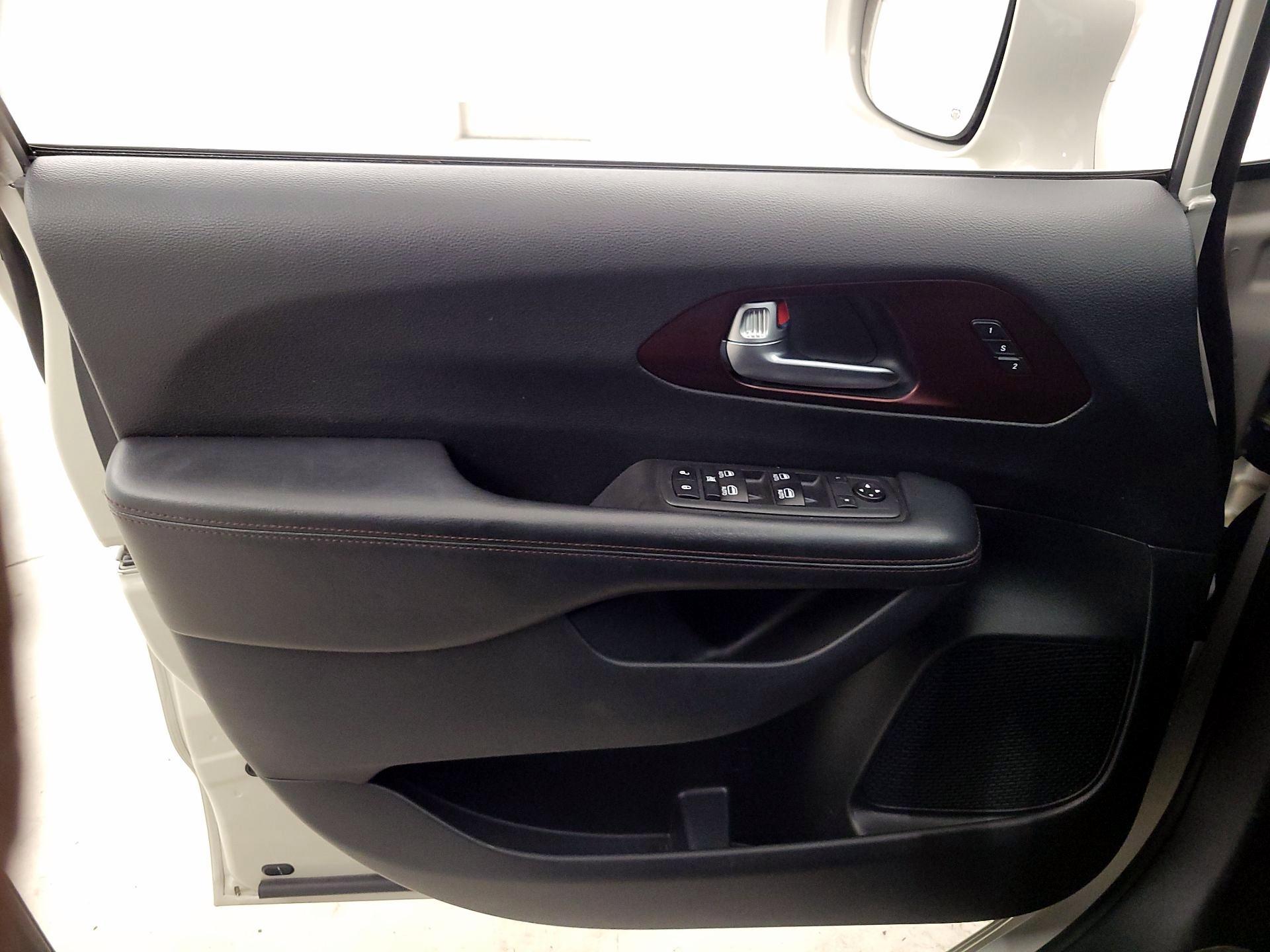Thumbnail: 2020 Chrysler Pacifica - 12