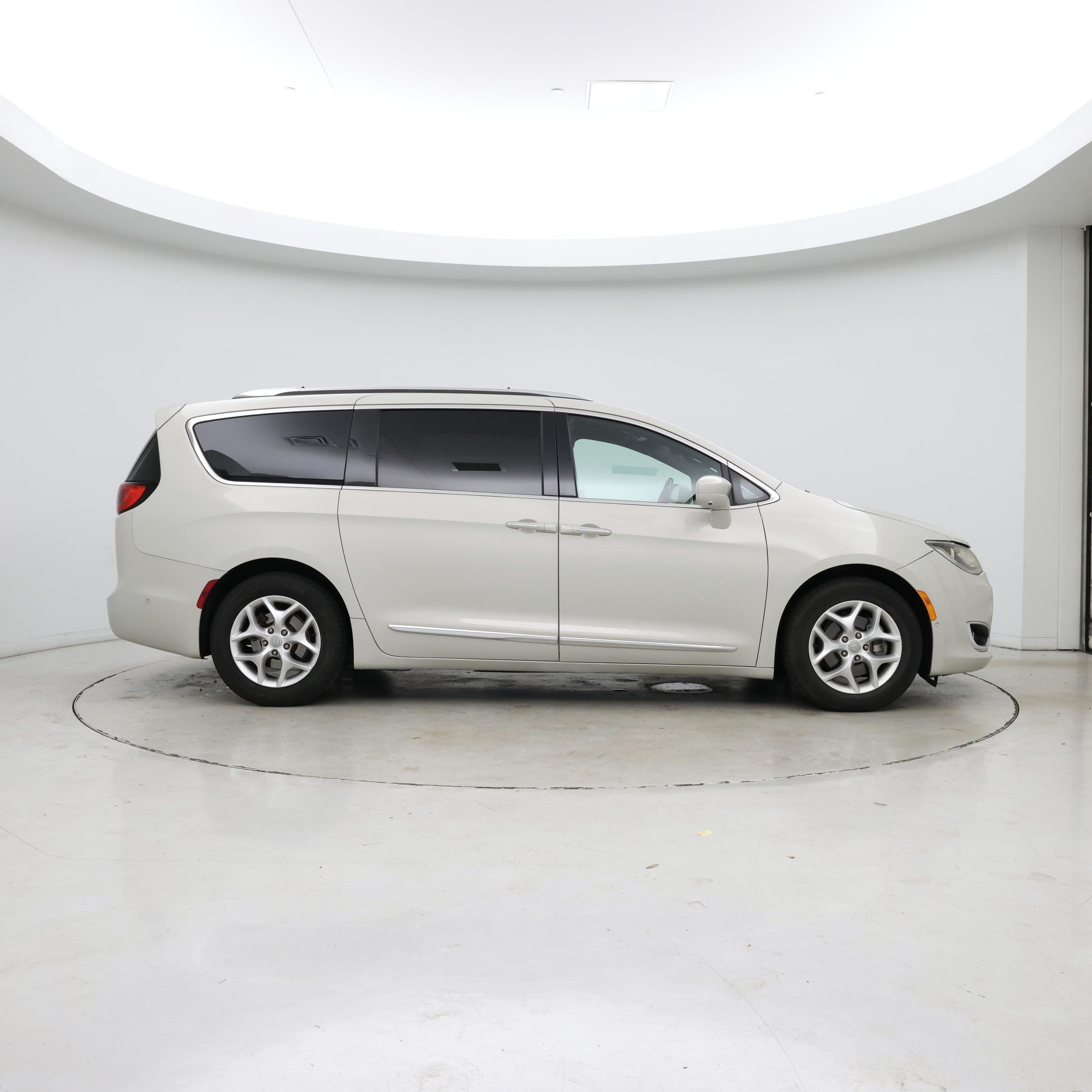 Thumbnail: 2020 Chrysler Pacifica - 7