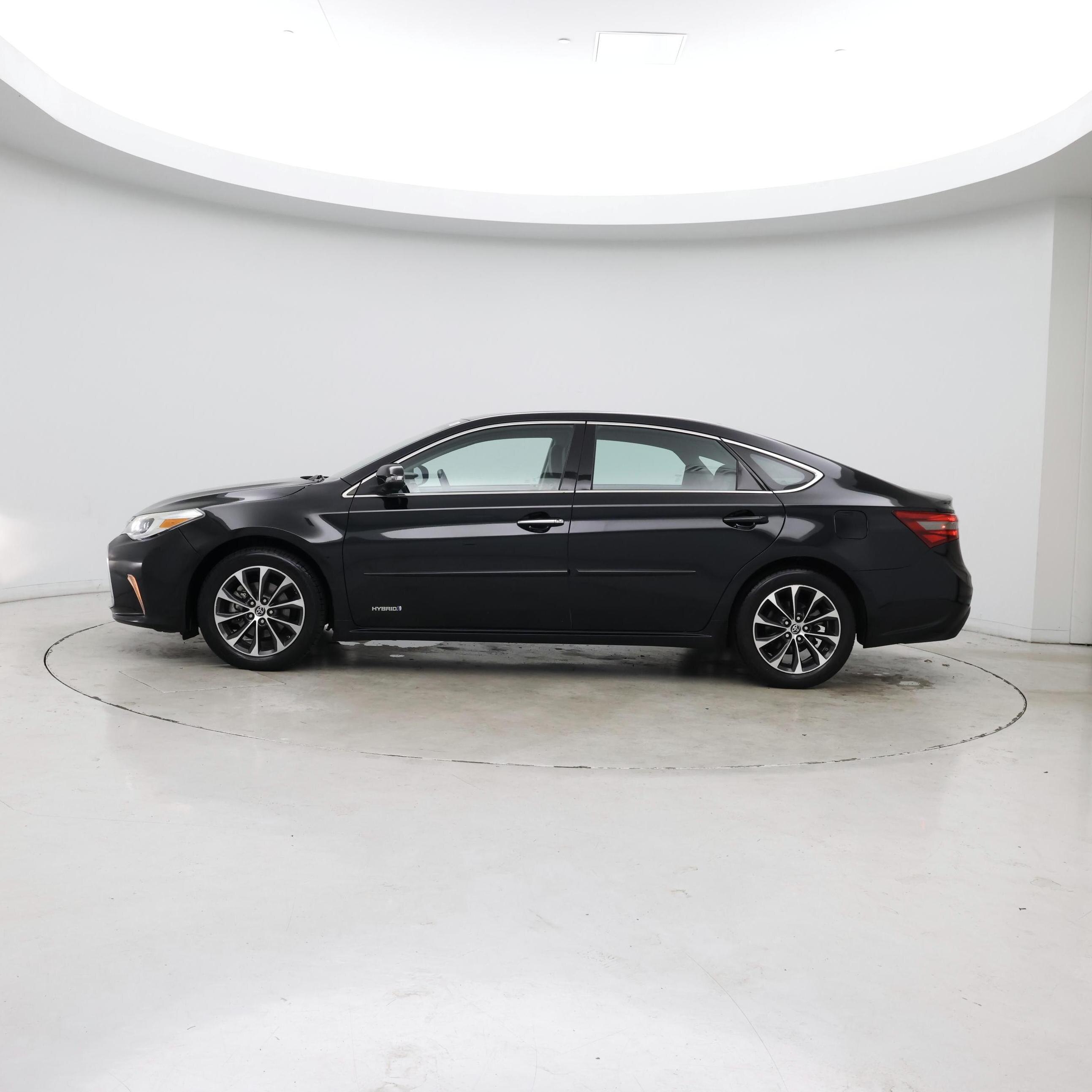 Thumbnail: 2016 Toyota Avalon - 3