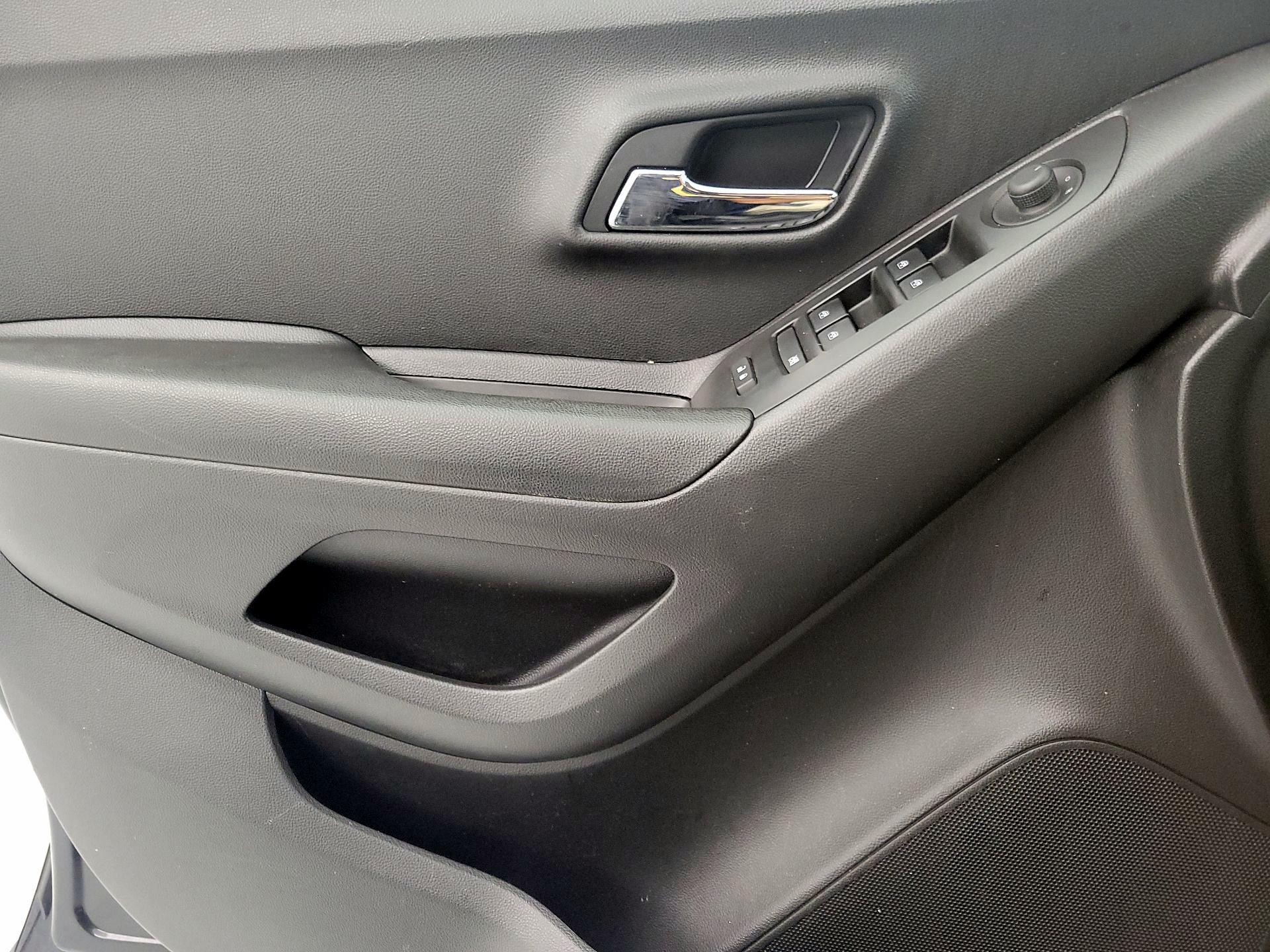 Thumbnail: 2021 Chevrolet Trax - 12