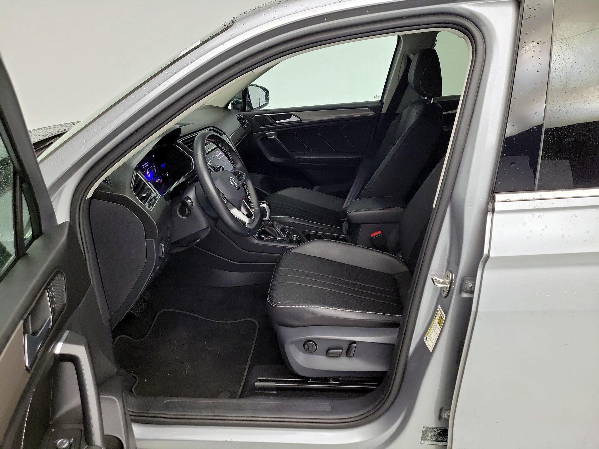 Thumbnail: 2023 Volkswagen Tiguan - 11