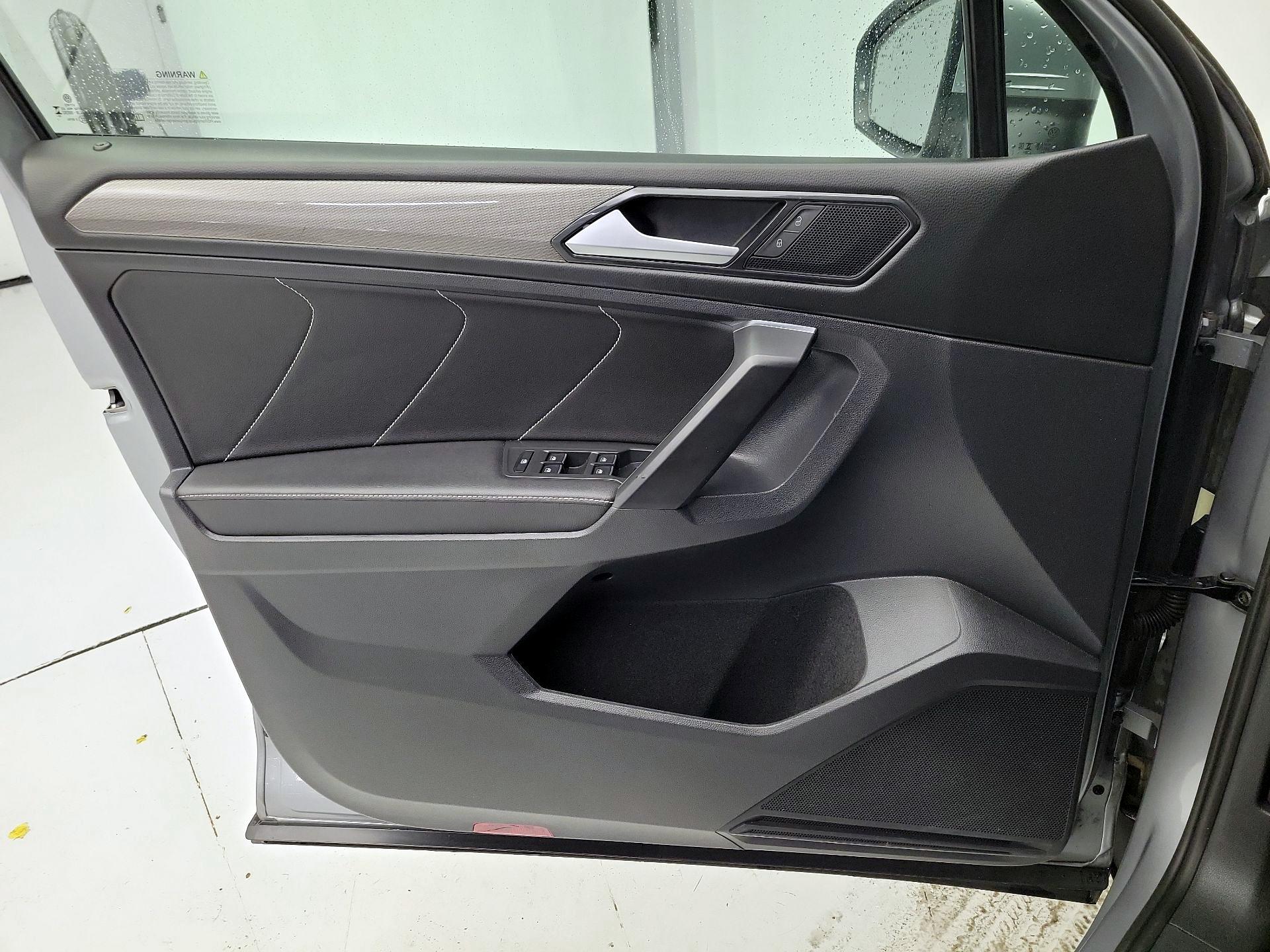 Thumbnail: 2023 Volkswagen Tiguan - 12