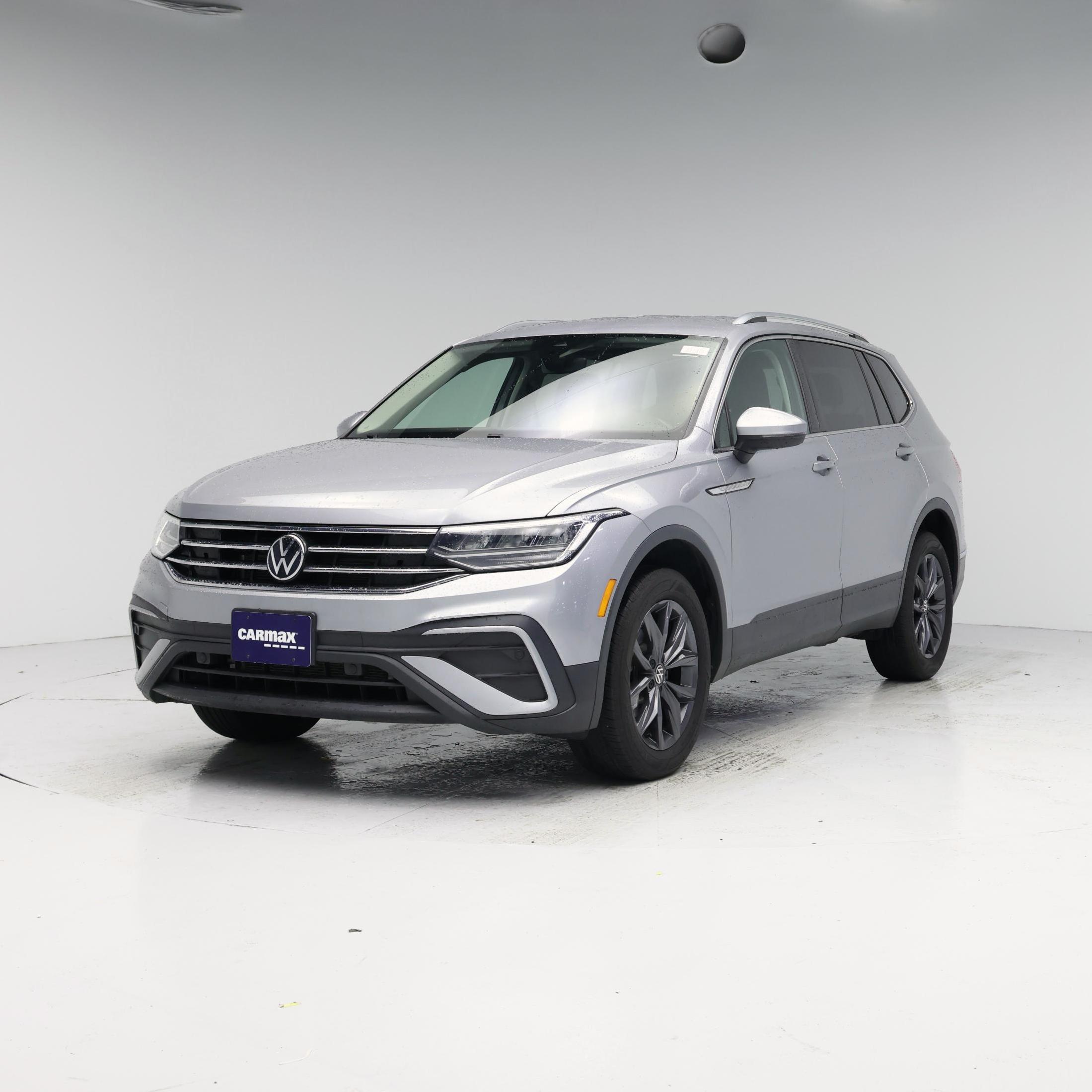 Thumbnail: 2023 Volkswagen Tiguan - 4