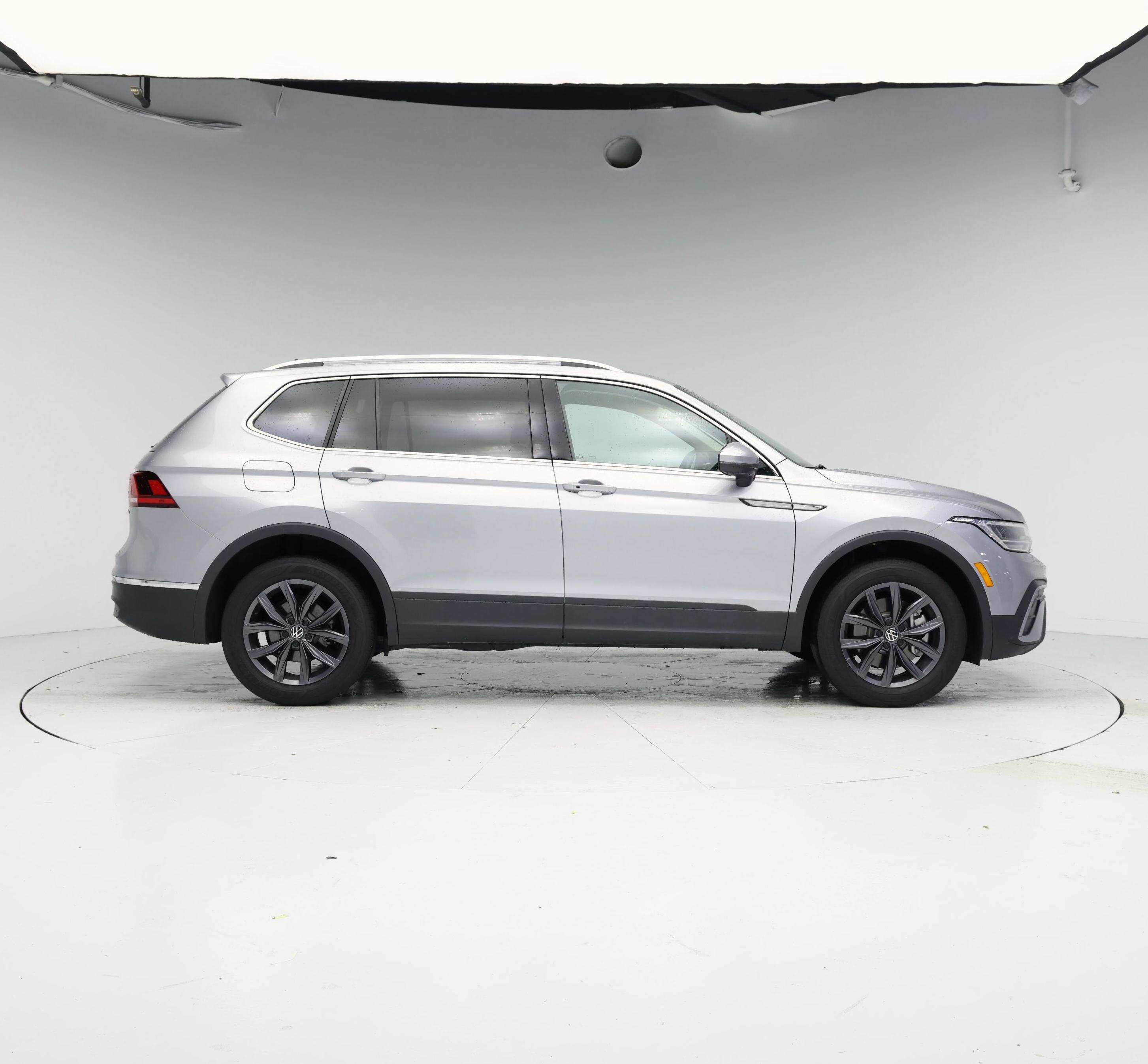 Thumbnail: 2023 Volkswagen Tiguan - 7