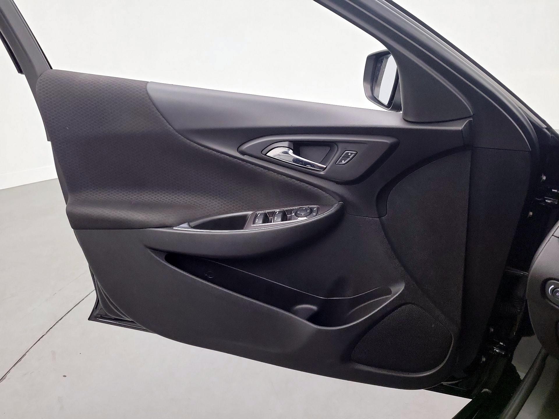 Thumbnail: 2020 Chevrolet Malibu - 10