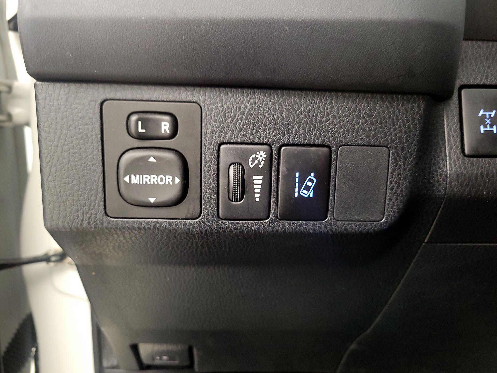 Thumbnail: 2017 Toyota RAV4 - 13
